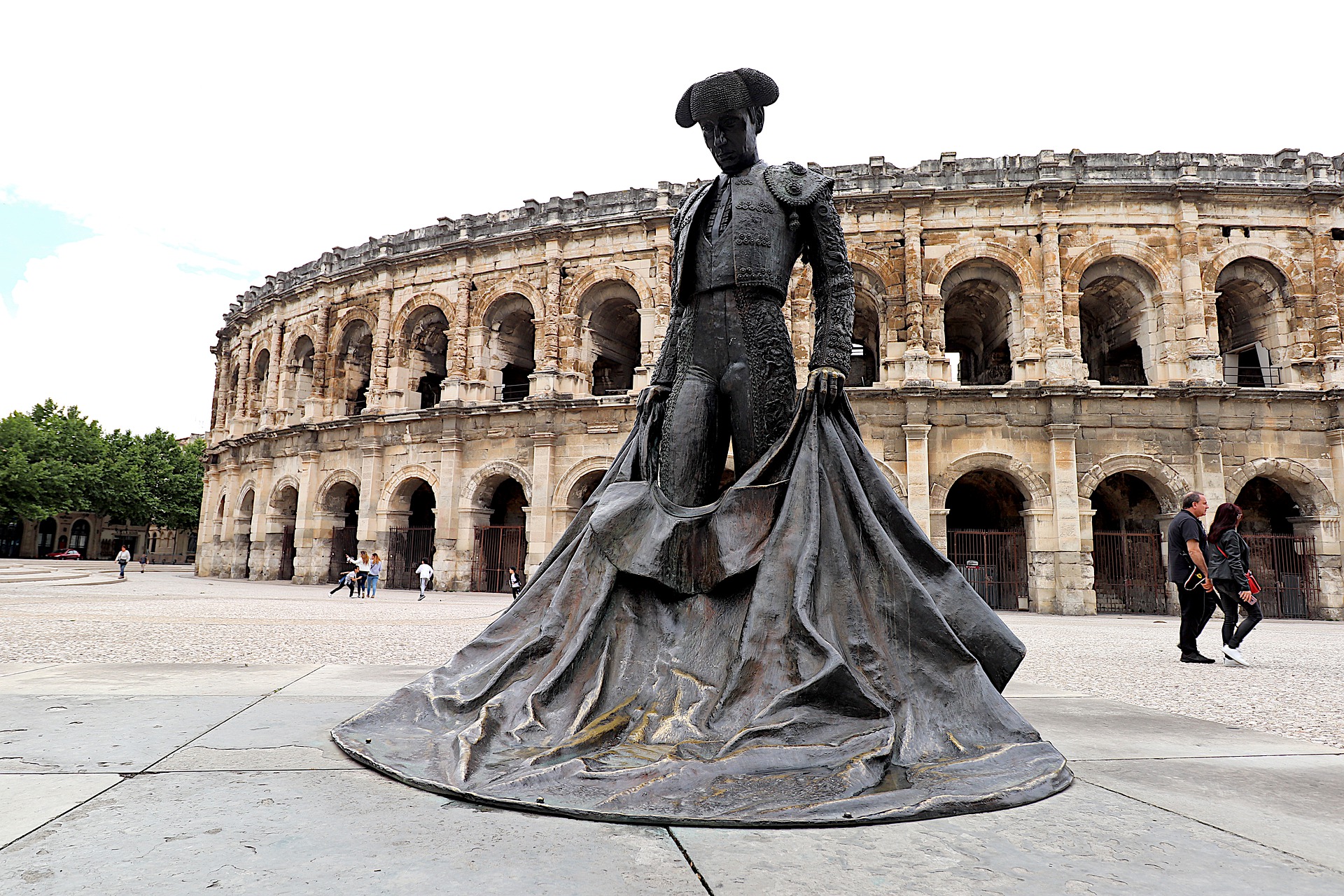 Statue en bronze du Torréador devant les arènes de Nîmes, Provence