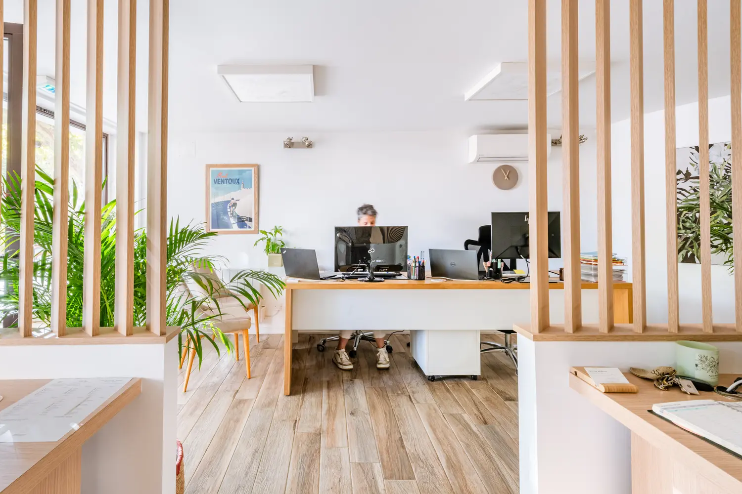 On recrute un(e) réceptionniste en conciergerie & chargé(e) de com' !