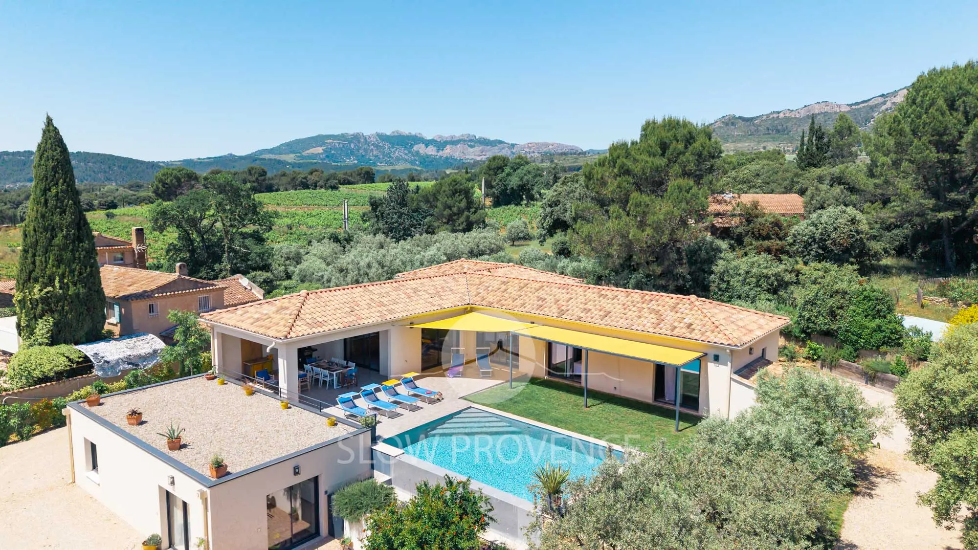 Wunderschöne Villa mit überdachter Terrasse und Infinity-Pool