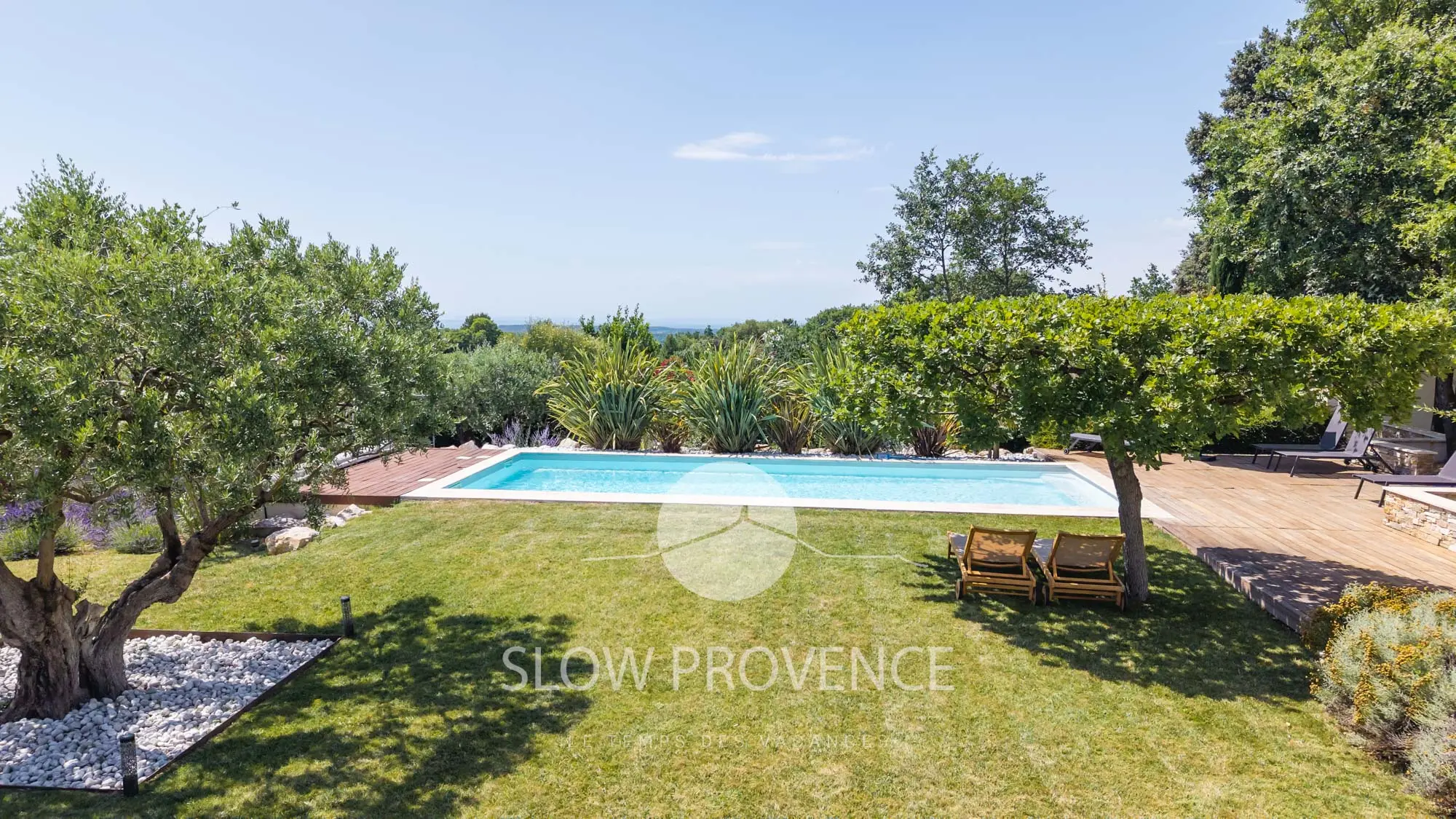 Espace piscine et jardin