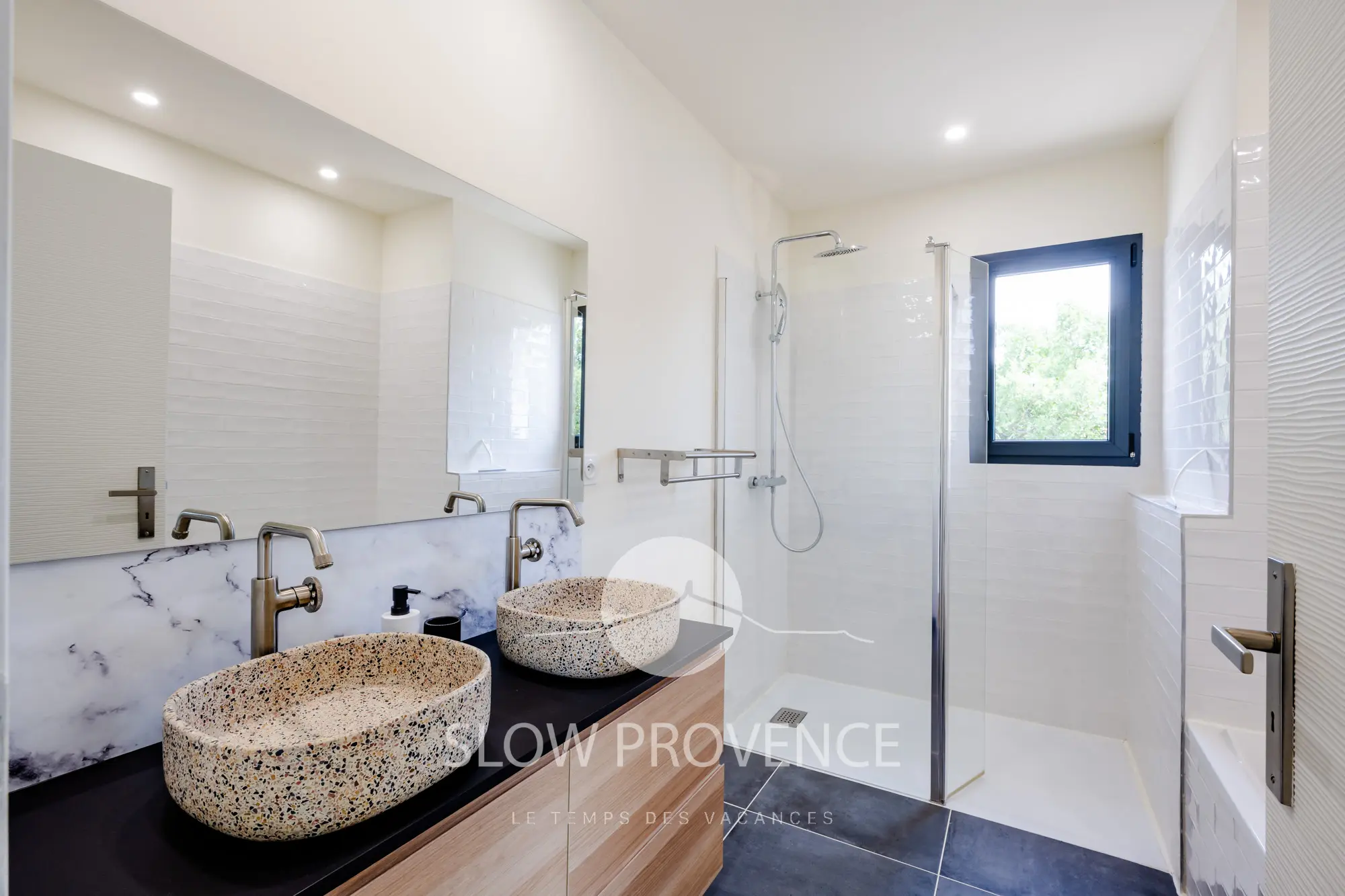 Salle de bain partagée entre les chambres 3 et 4