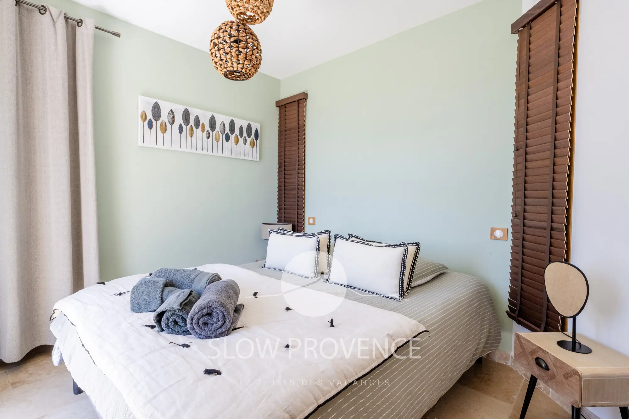 Chambre 2 avec salle de douche privative