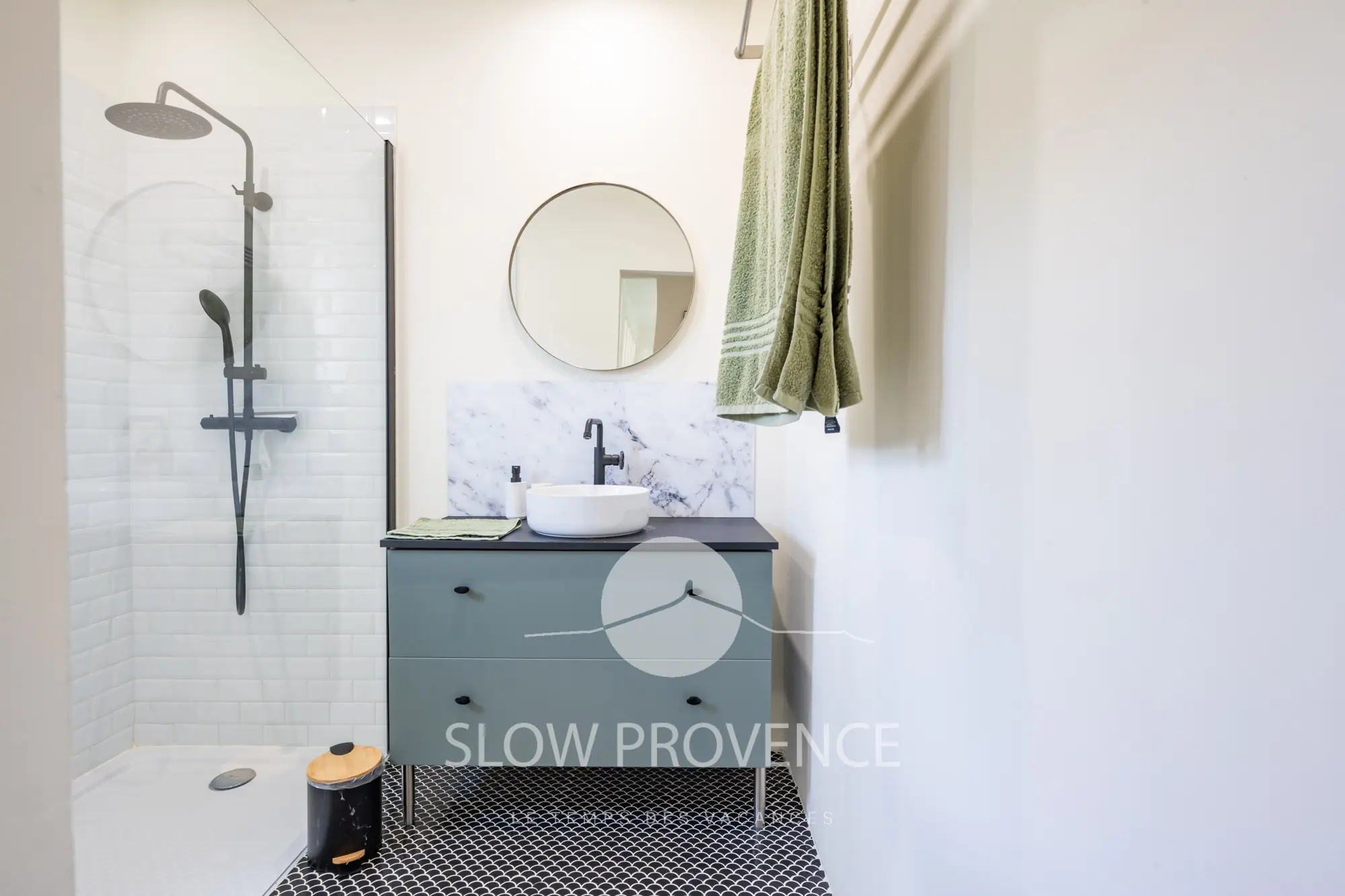 Salle de douche privative chambre 1