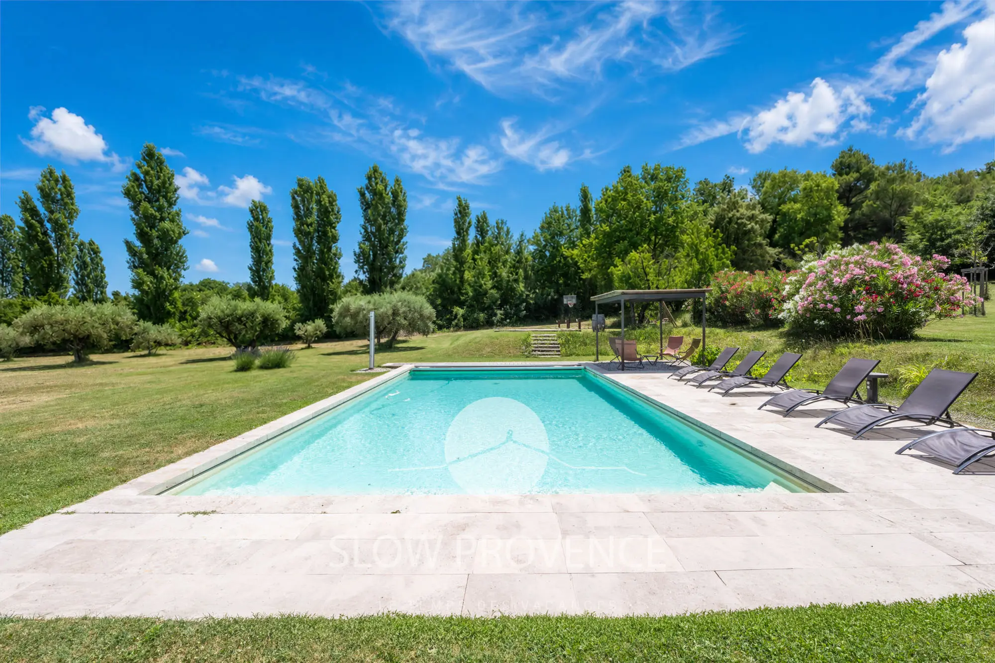 Spacieuse piscine chauffée