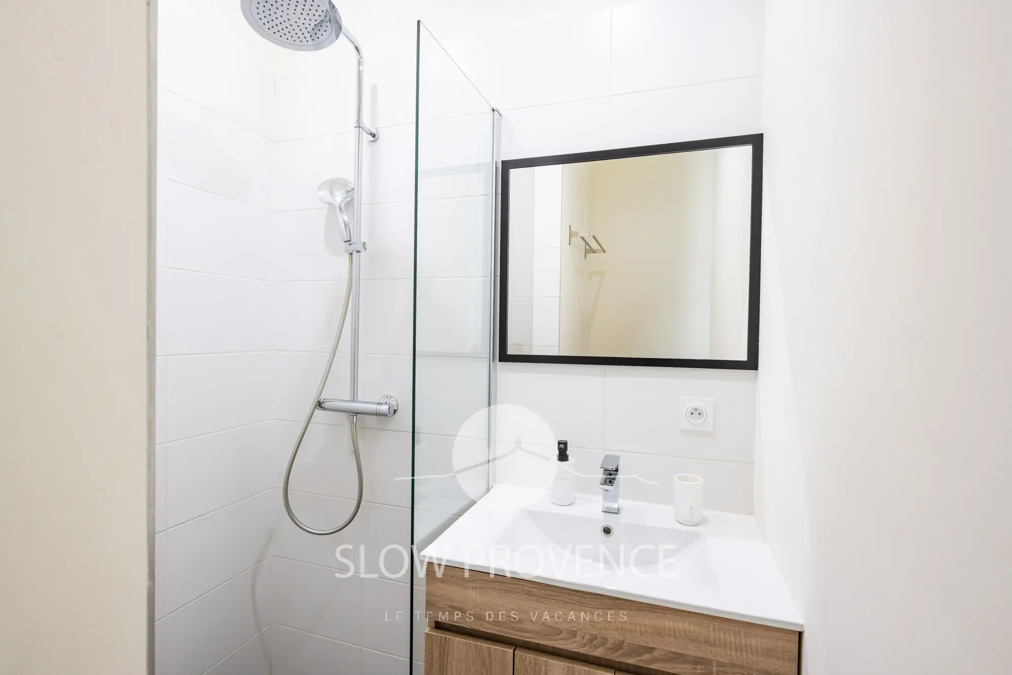 Salle de douche privative chambre 2