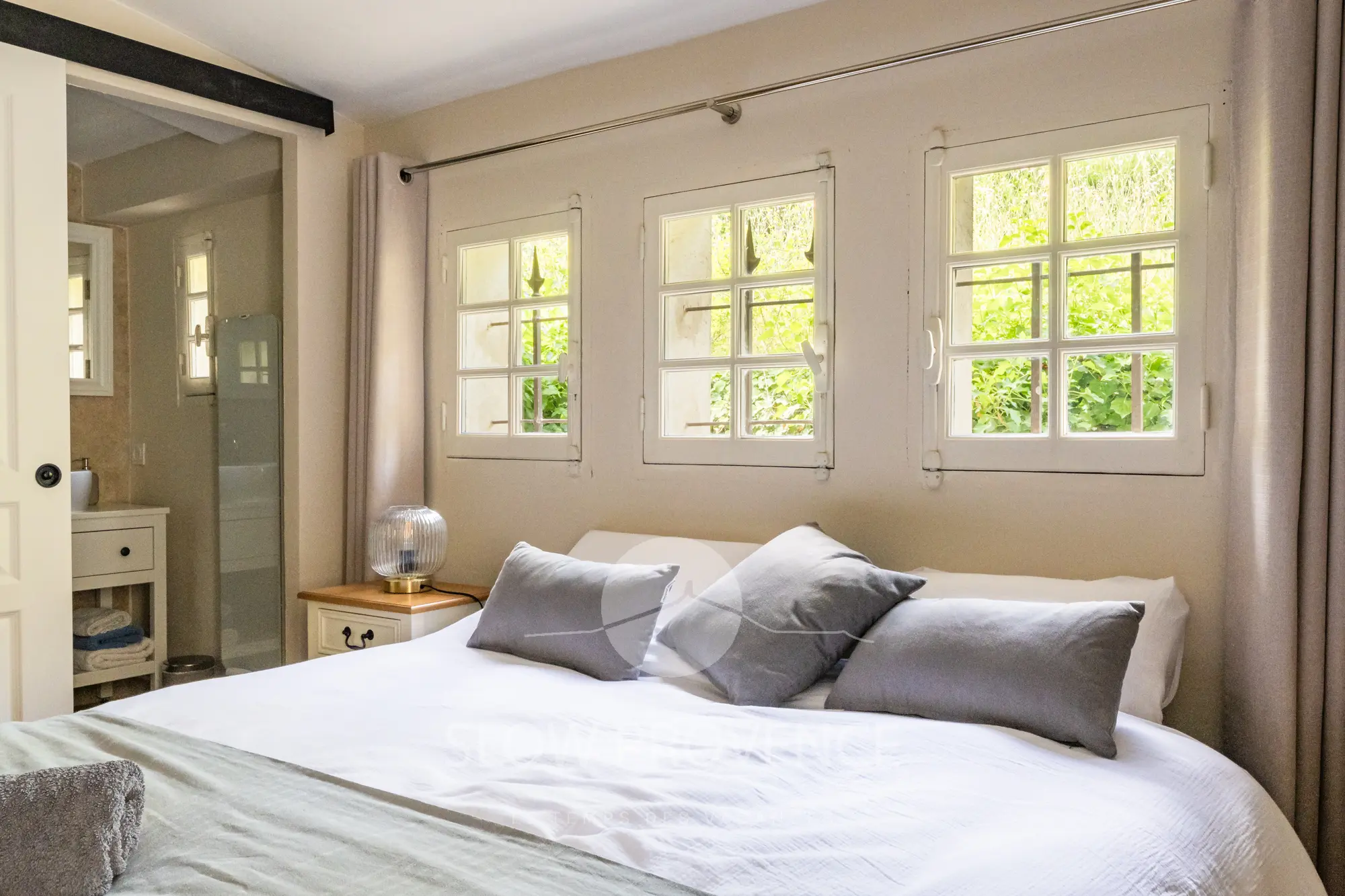 Schlafzimmer 1 mit eigenem Duschraum