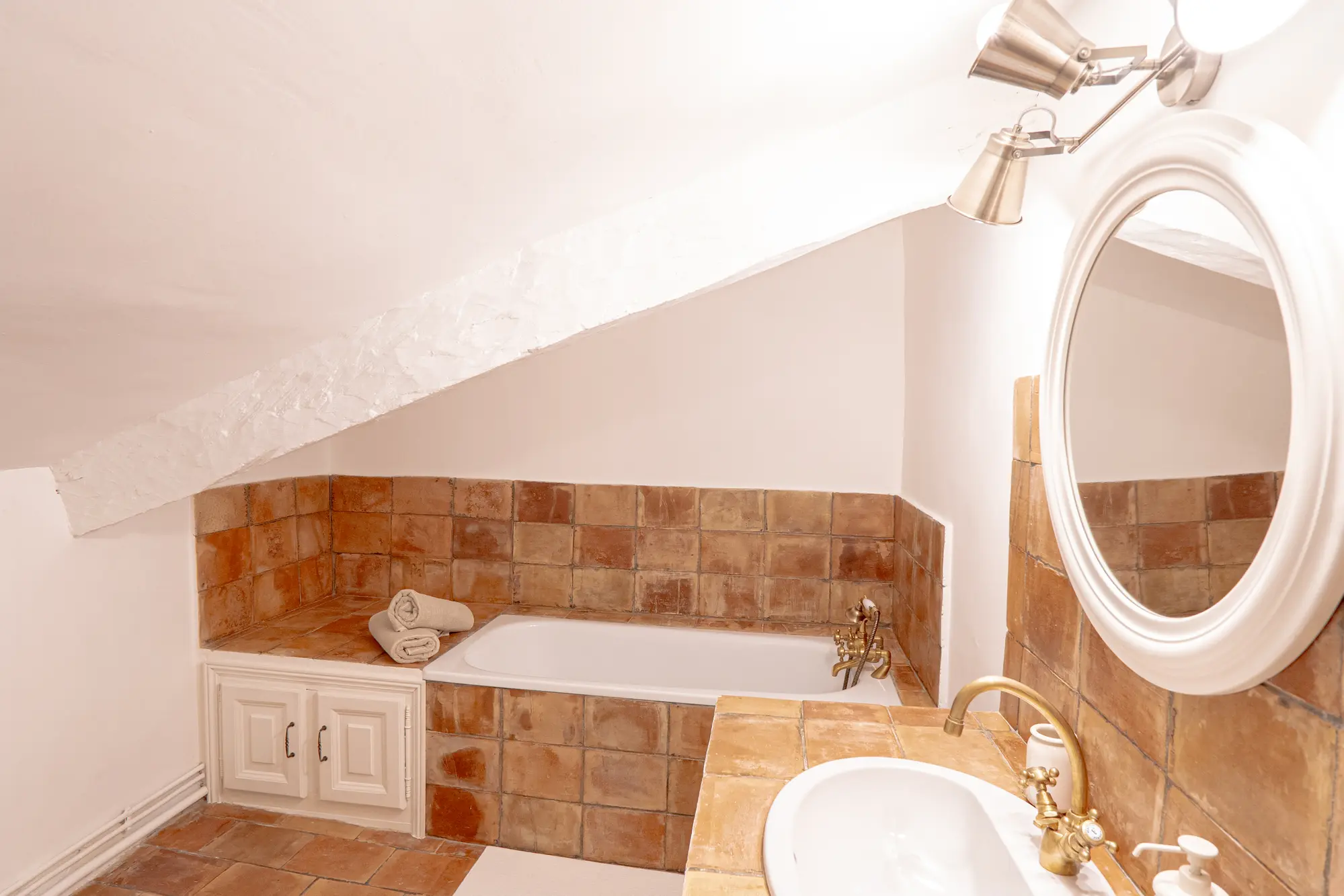 Private bathroom - bedroom 3