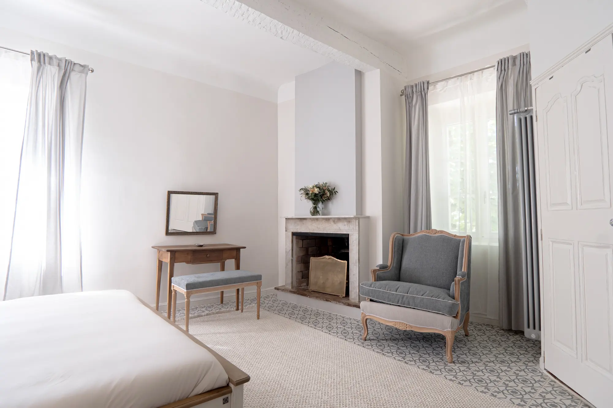 Bedroom 2 with garden view