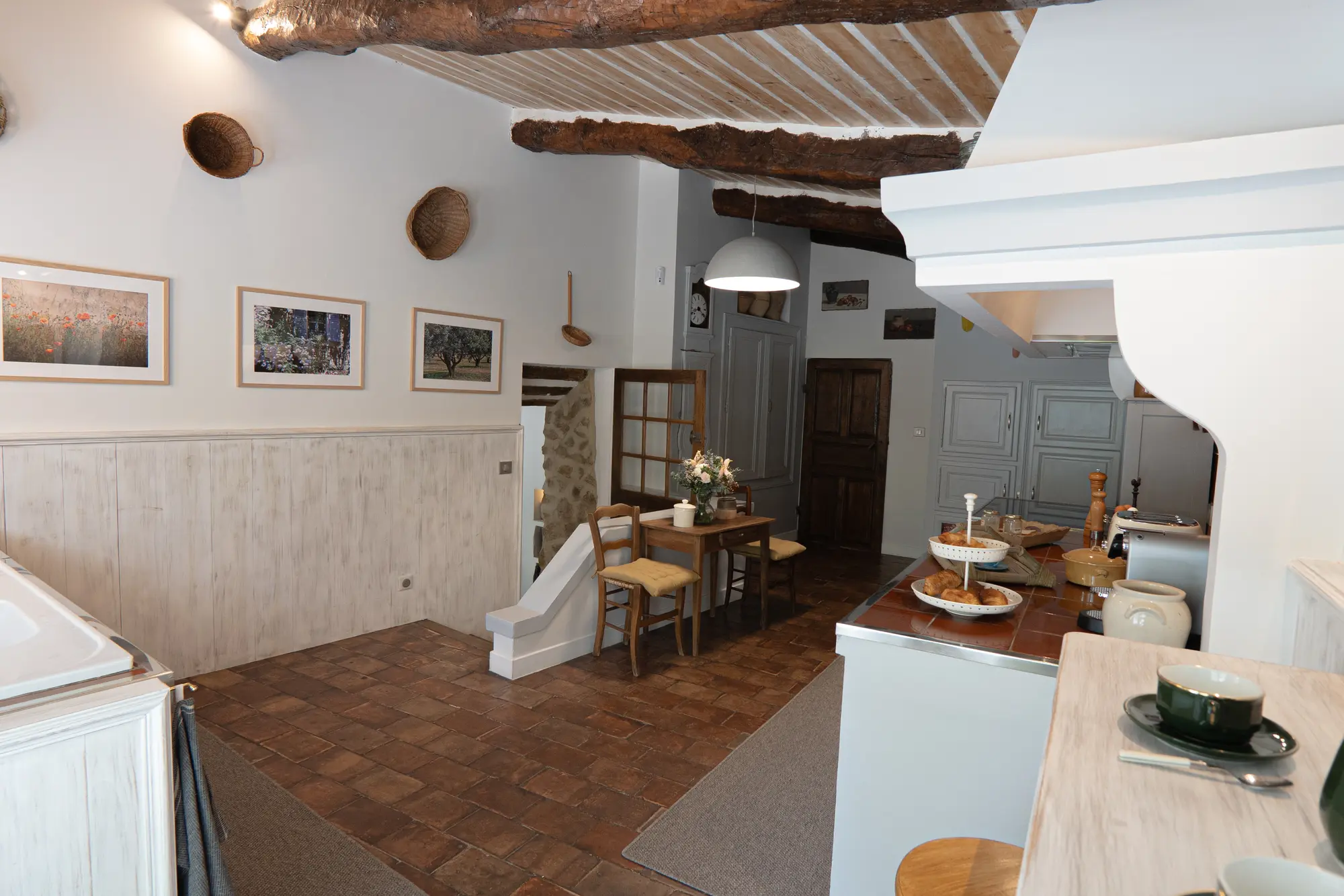 Cuisine rustique et fonctionnelle