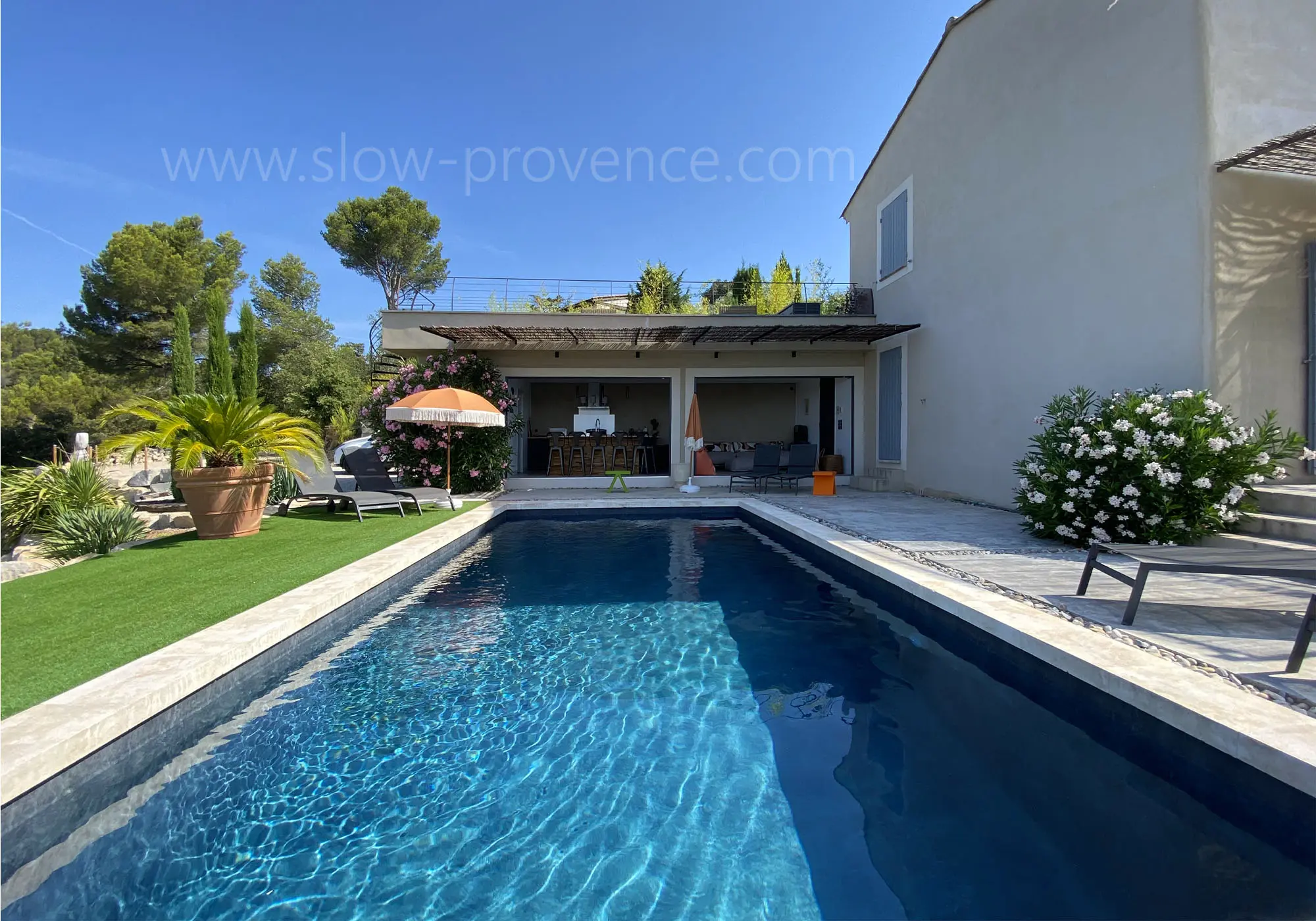 Großer 9x4m Swimmingpool