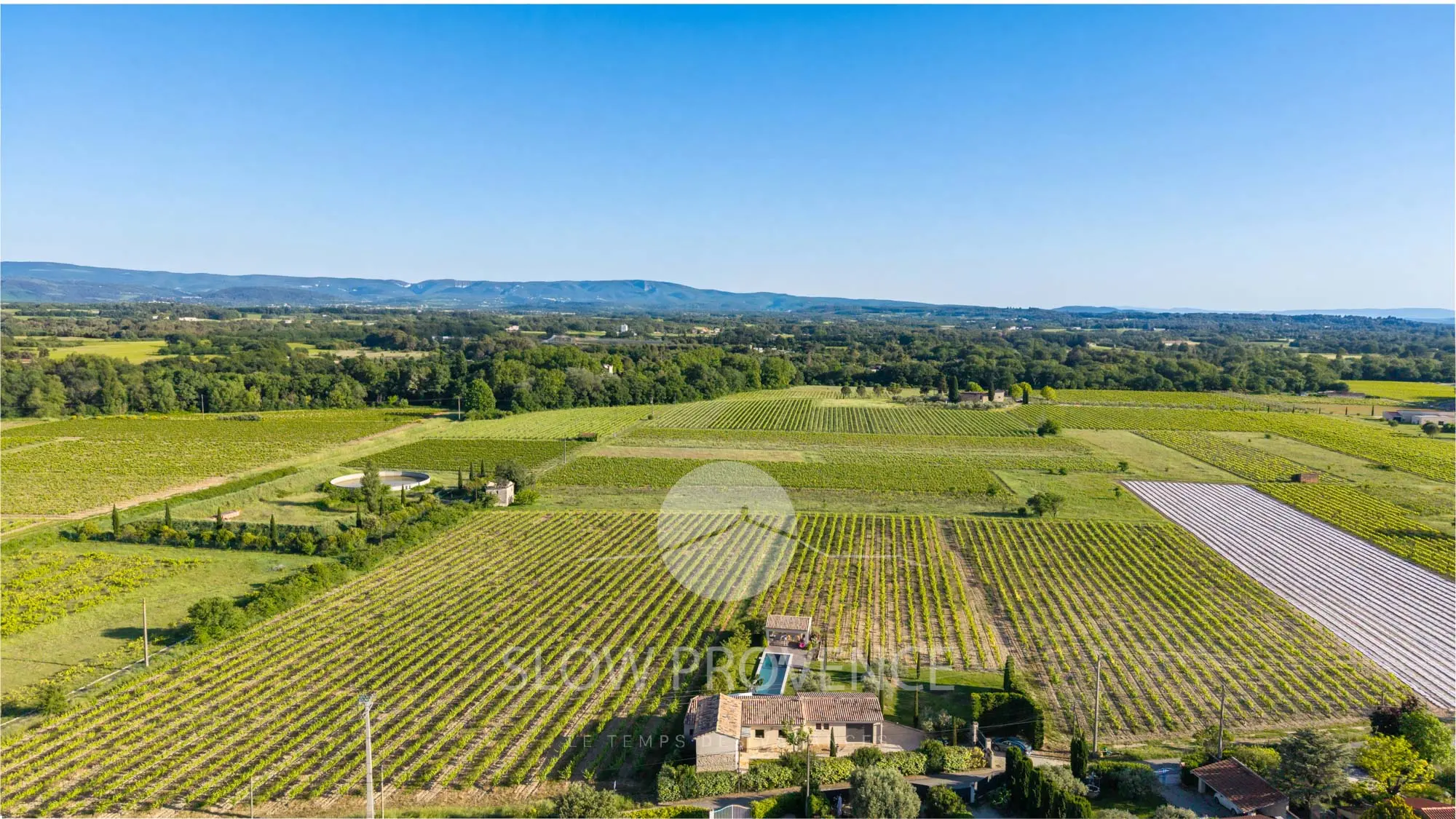 Eingebettet in das Herz der Weinberge, mit atemberaubender Aussicht.