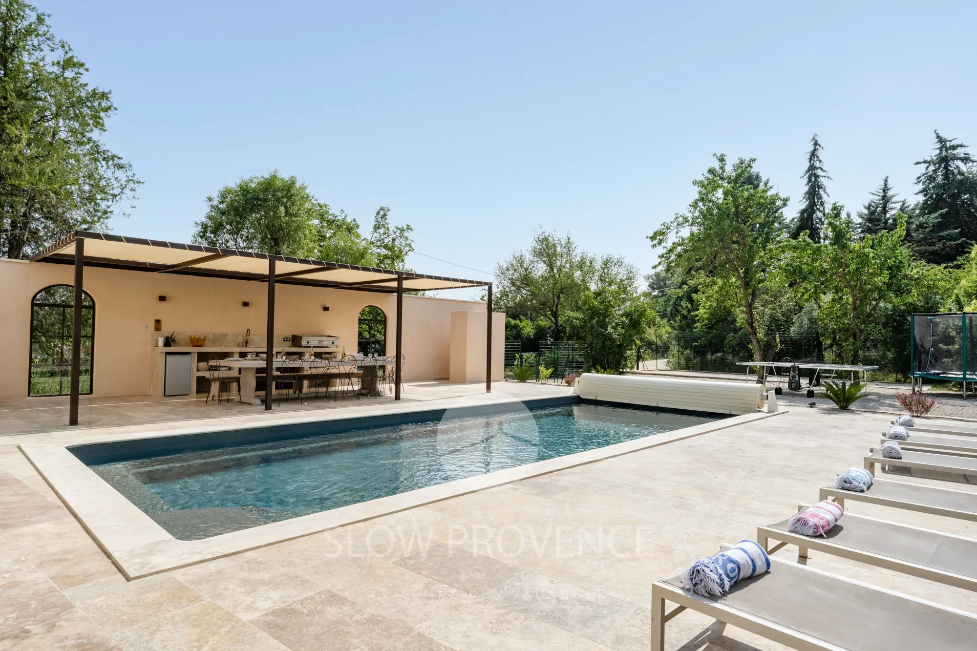 Poolbereich für den Urlaub mit Familie oder Freunden