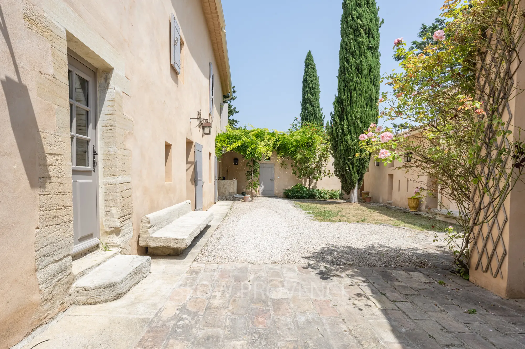 Große Terrasse vor der Bastide