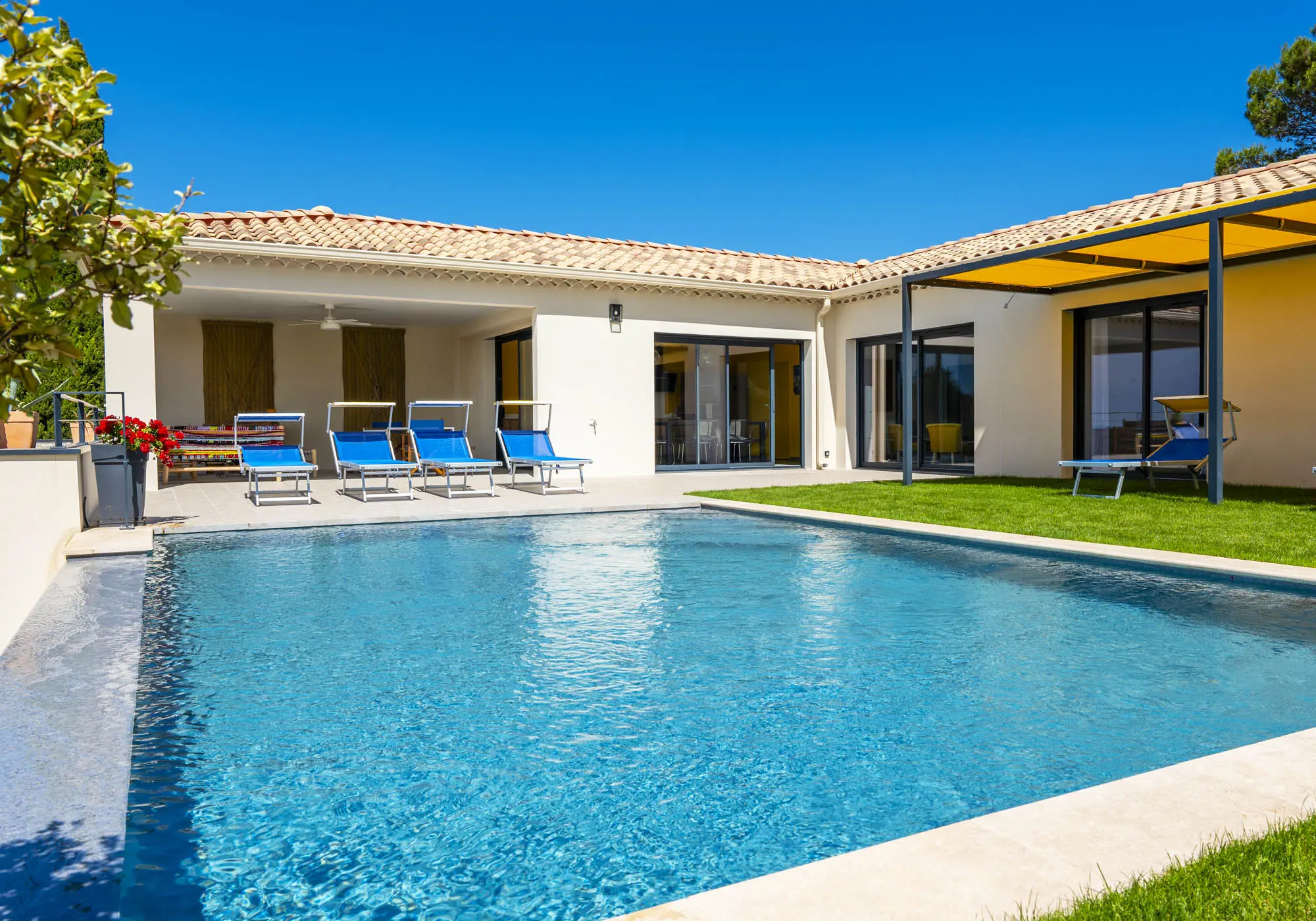 Private heated swimming-pool