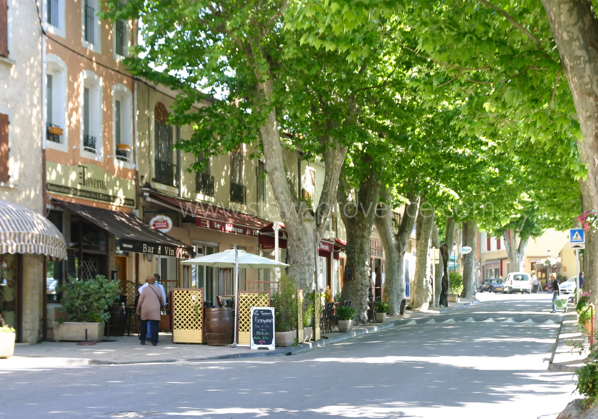 All shops within a 5-minute walk