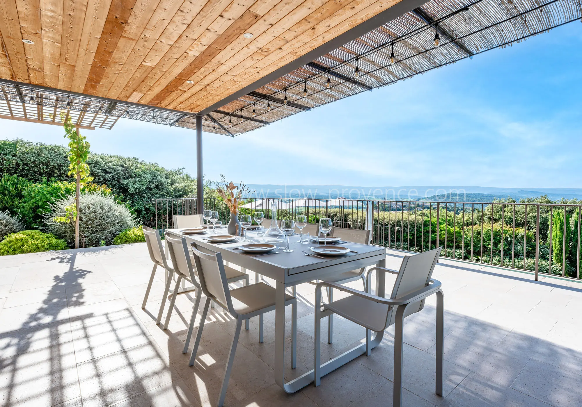 Aangename buitenruimtes voor een vakantie in de Provence.