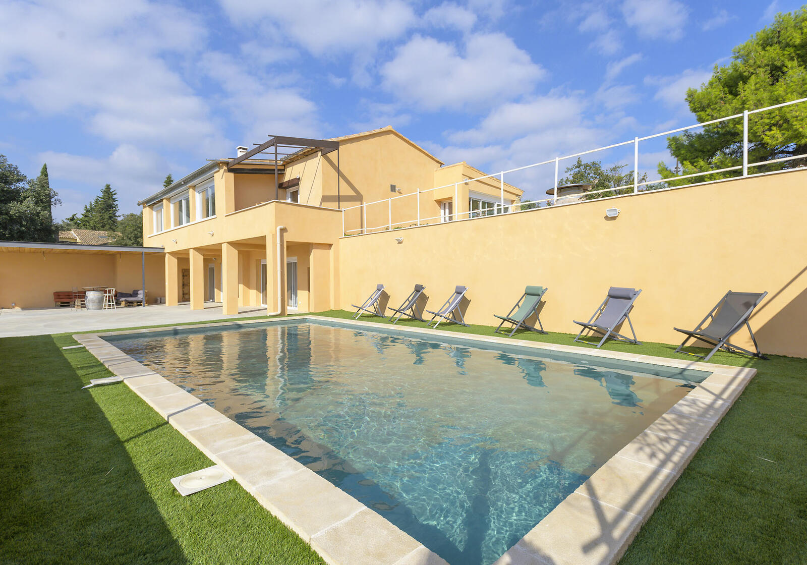Spacieuse villa avec piscine
