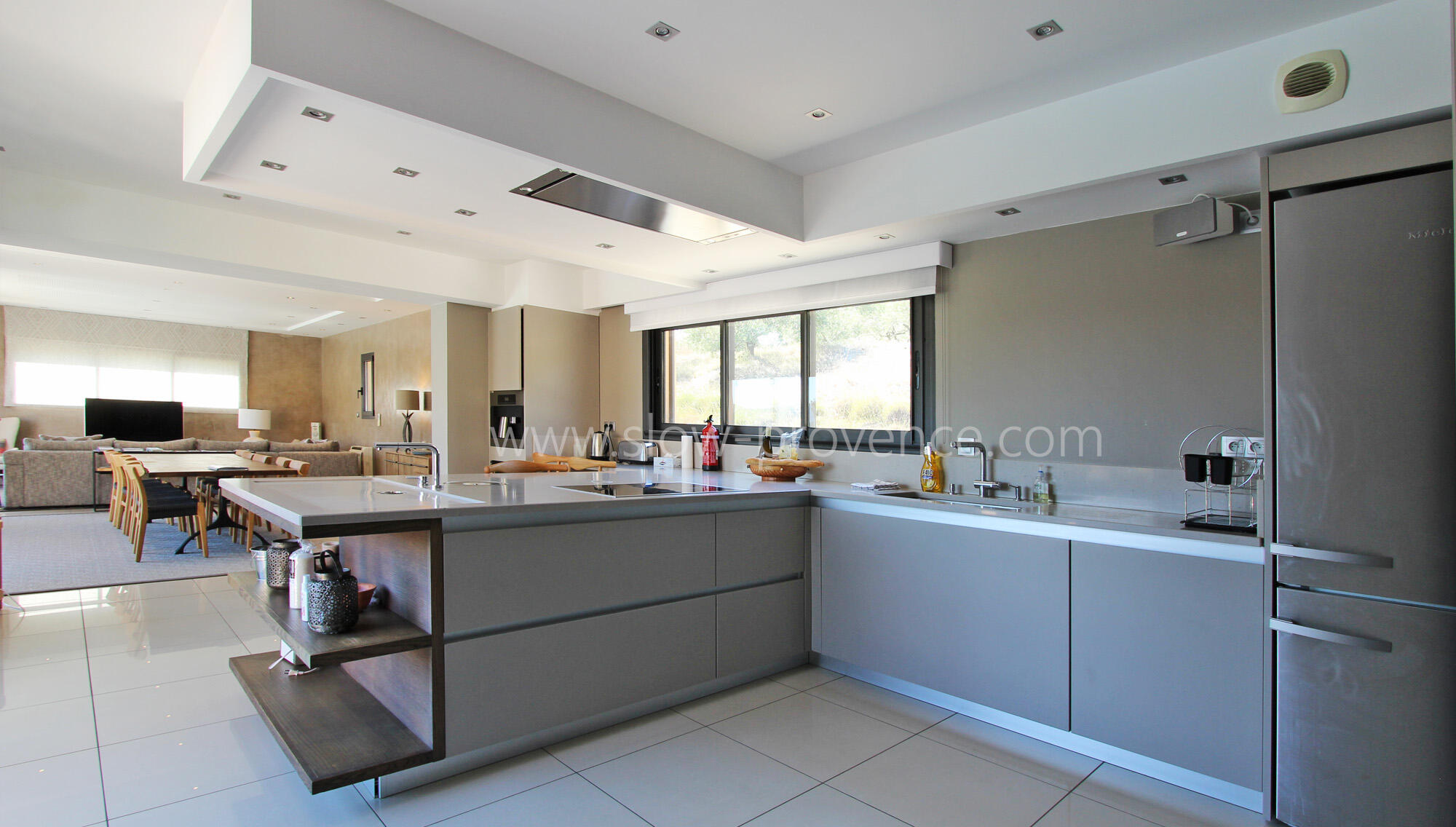 Fully furnished kitchen
