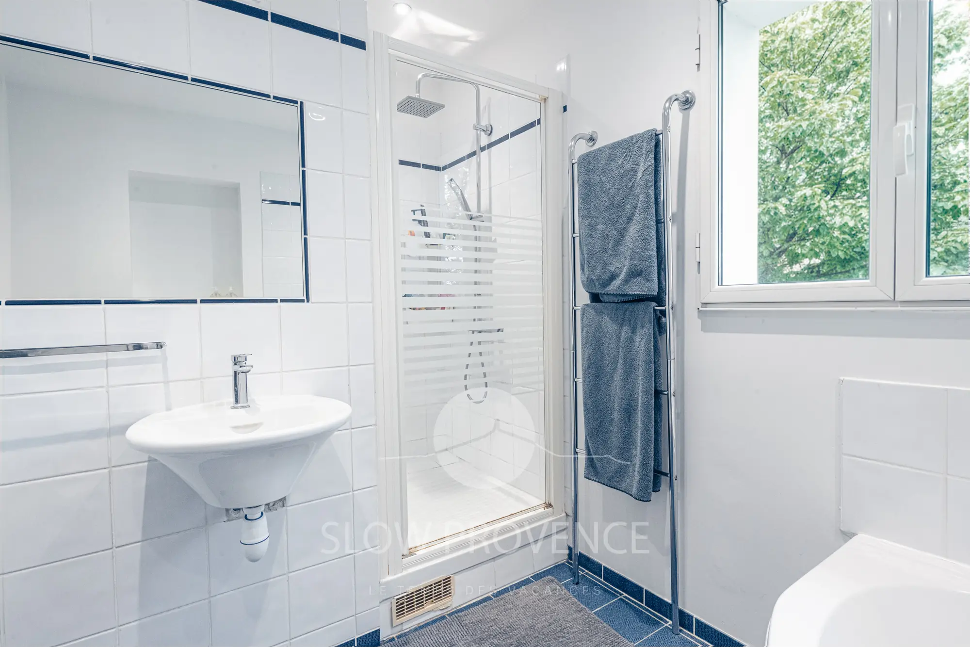 Salle de bain partagée entre les chambres 3 et 4