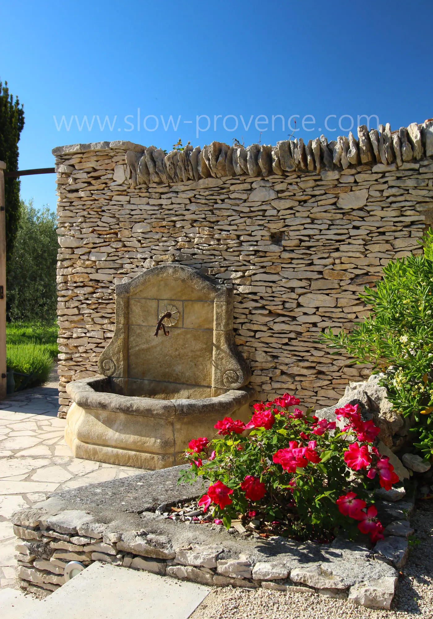 Dry-stone wall and fountain