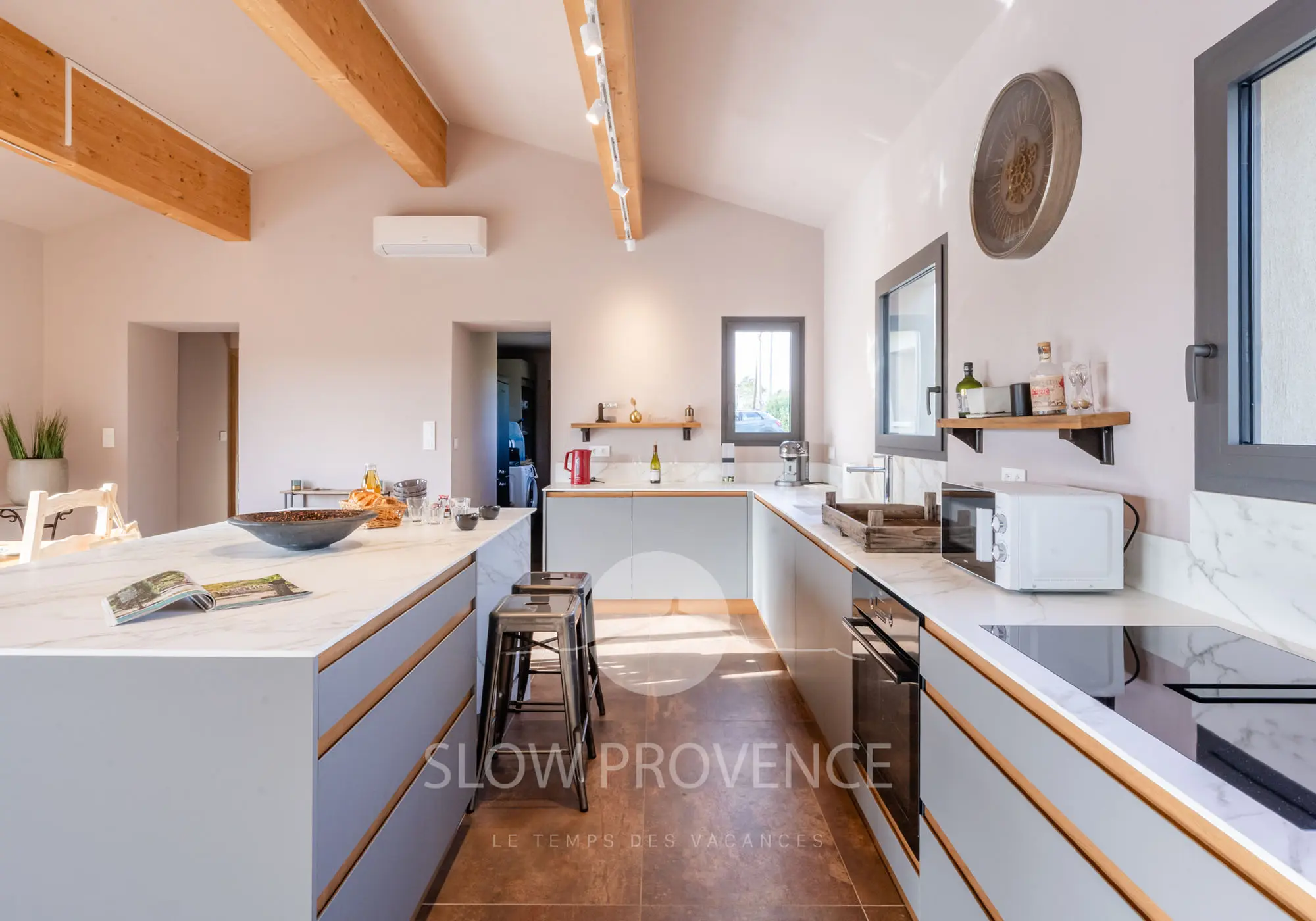 Beautiful, fully equipped kitchen