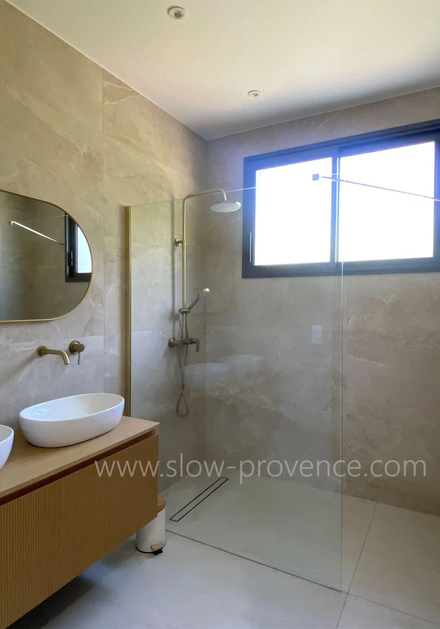 Salle de douche partagée chambres 2 et 3