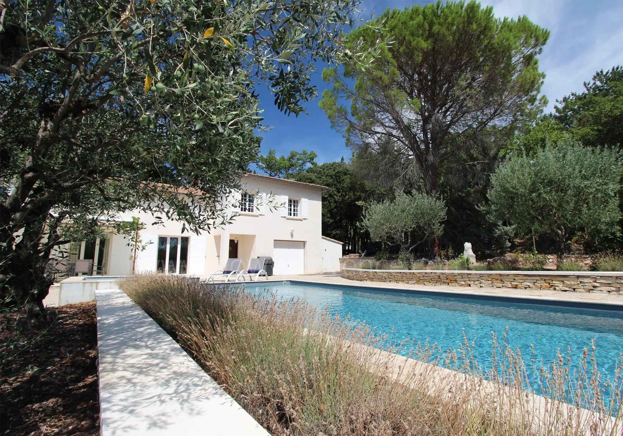 Großer privater Pool