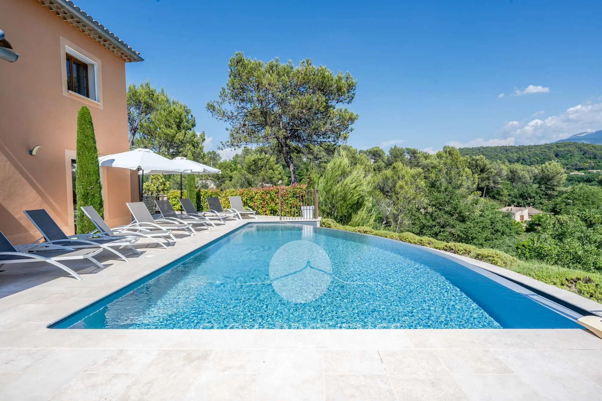 Geniet van tijd met familie of vrienden in de Provence.