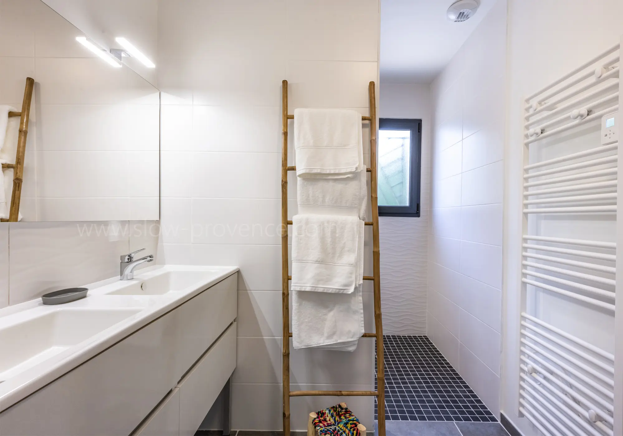 Spacious shower room