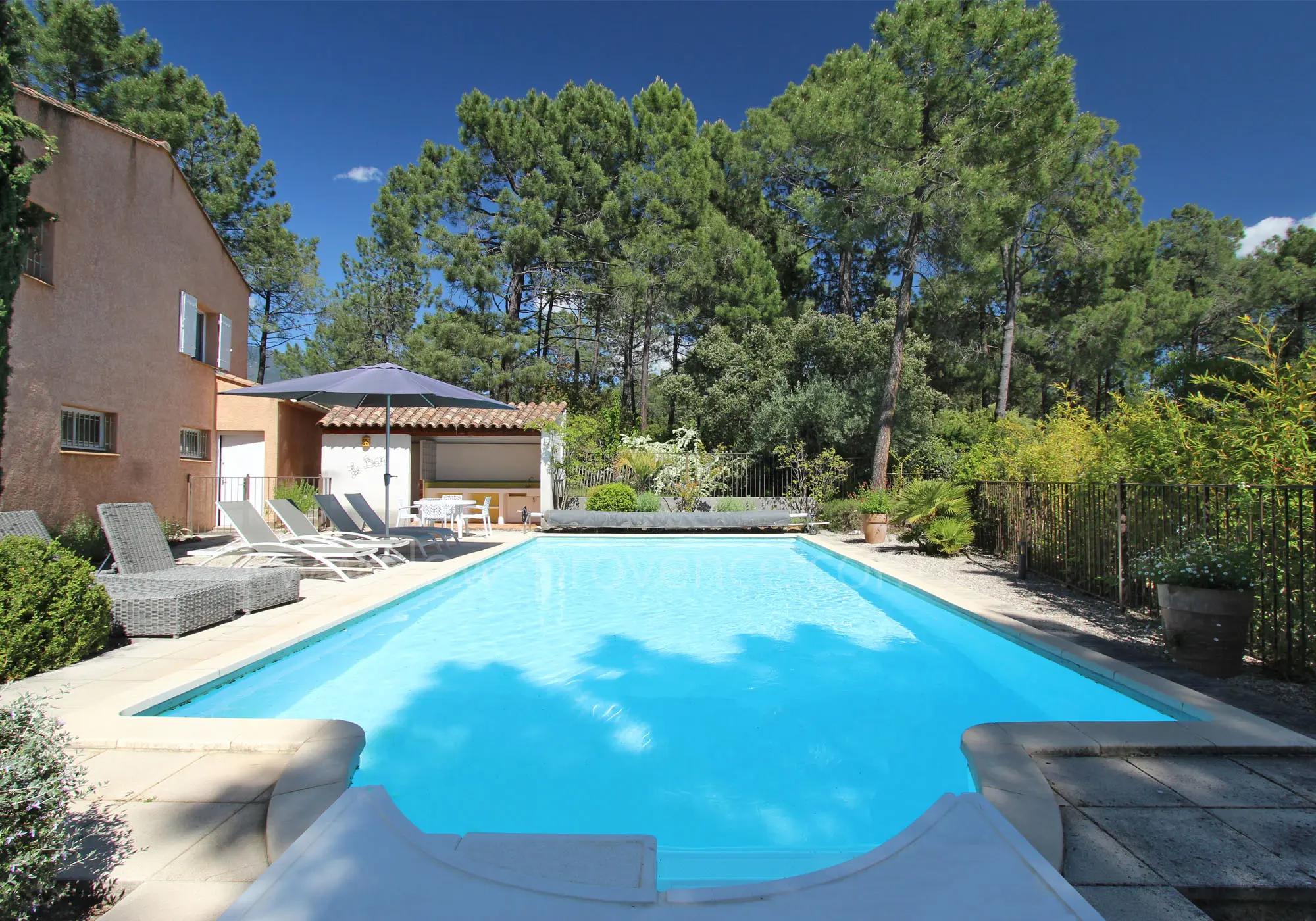 Villa inmitten von Pinien