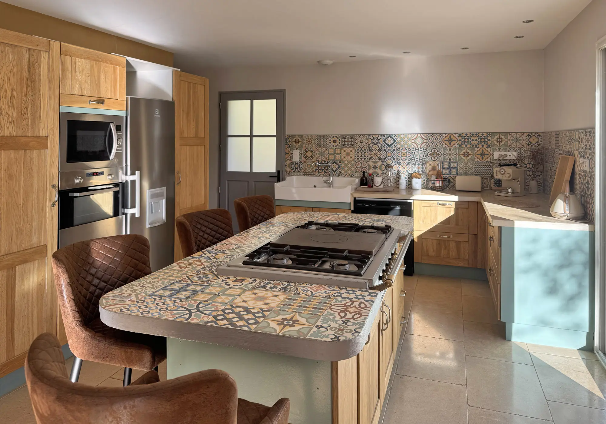 Large, fully equipped open-plan kitchen
