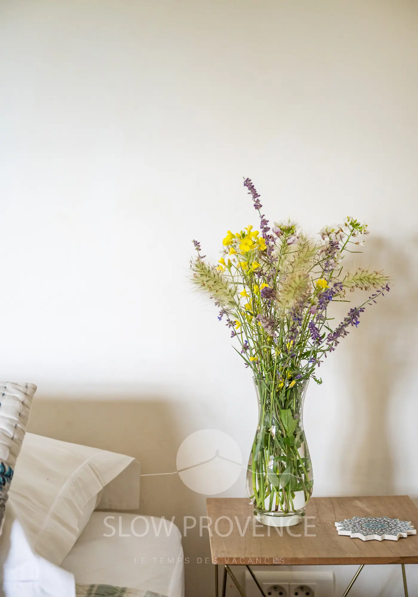 Small, freshly cut, rustic bouquets
