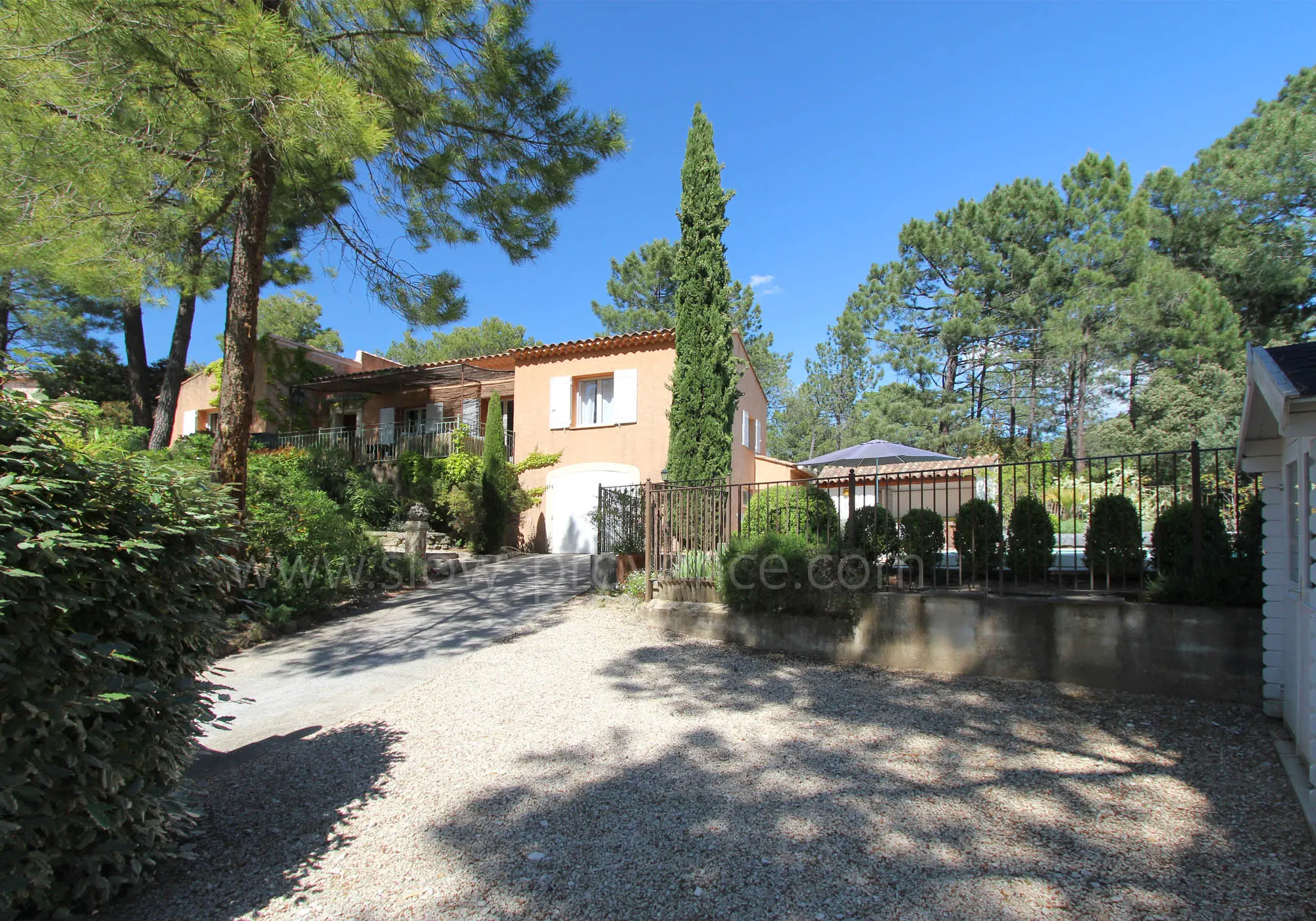 Villa nur wenige Minuten vom Dorf Bédoin entfernt