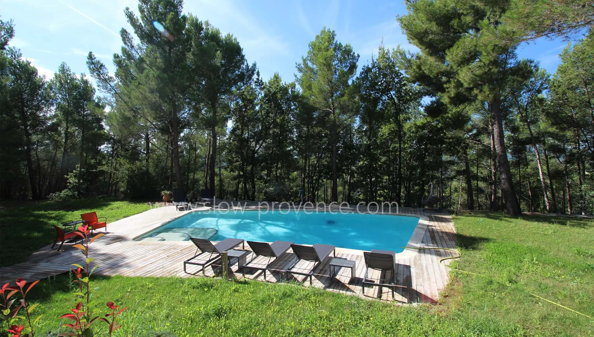 Large private swimming-pool