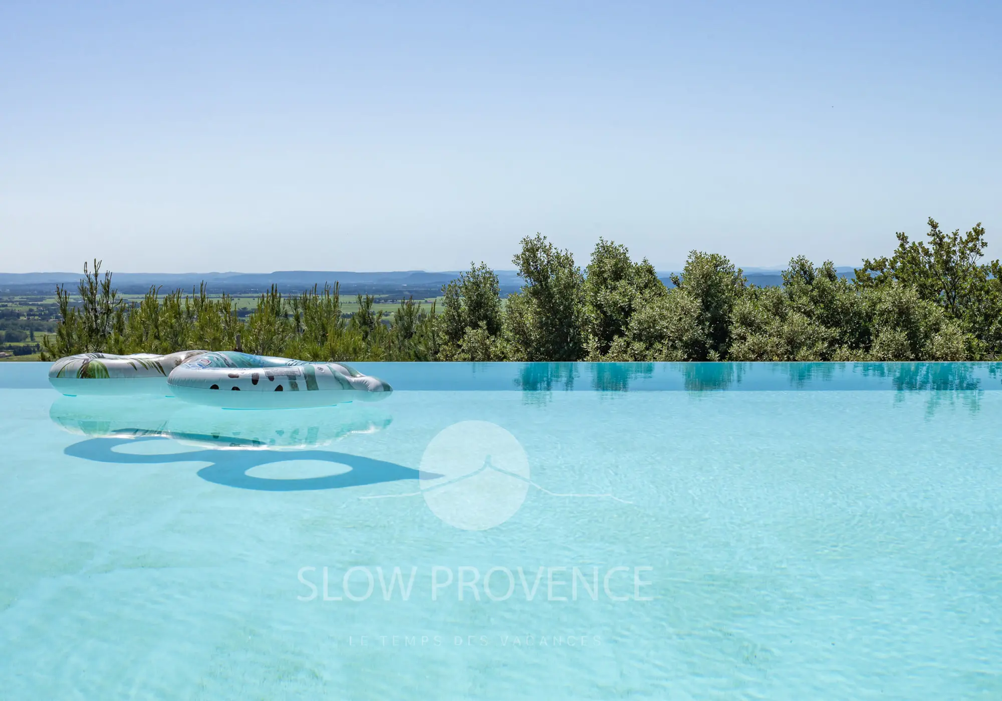 Piscine à débordemment