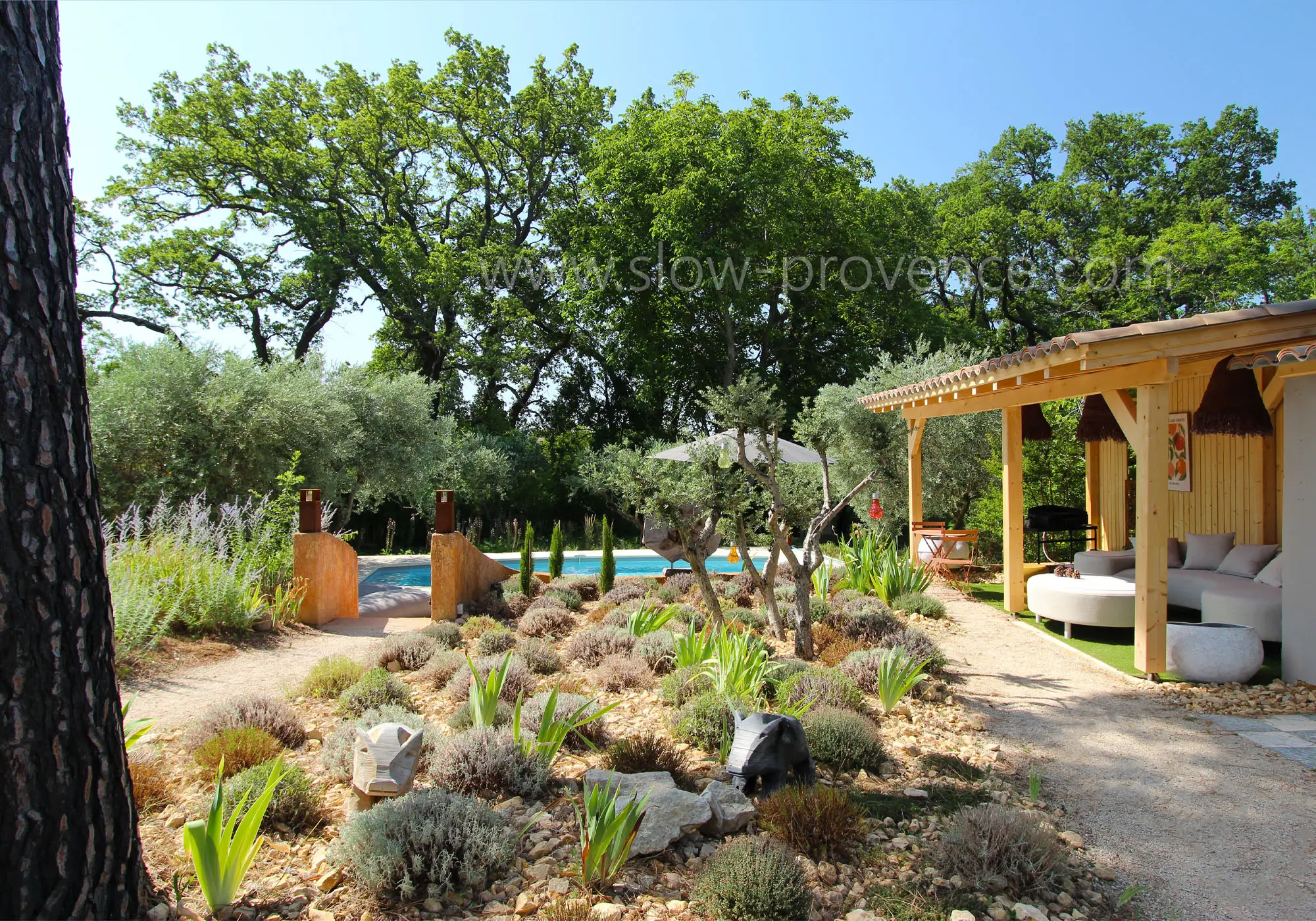 2025 surprise, a pool-house !