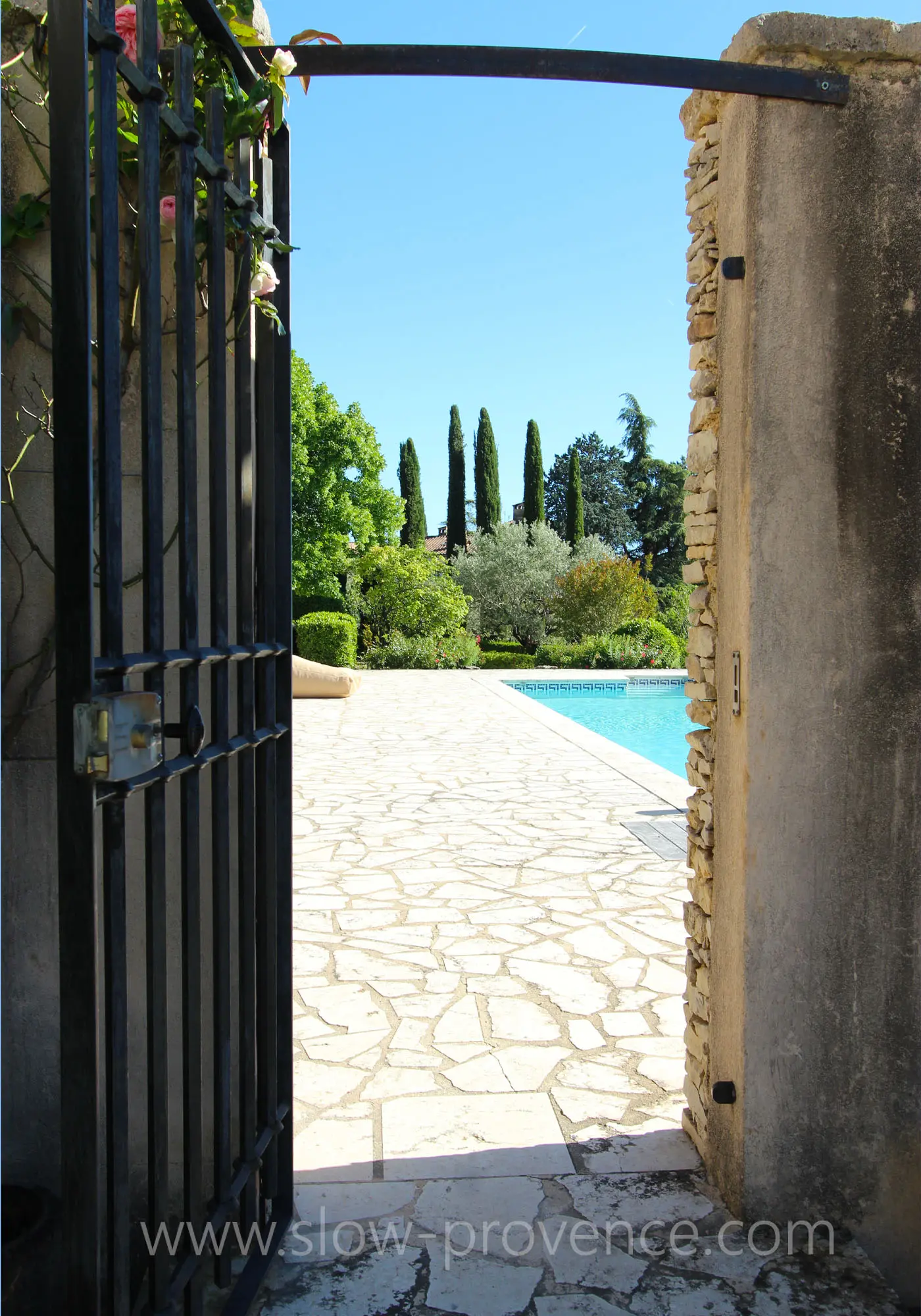 Access to the pool from the car park