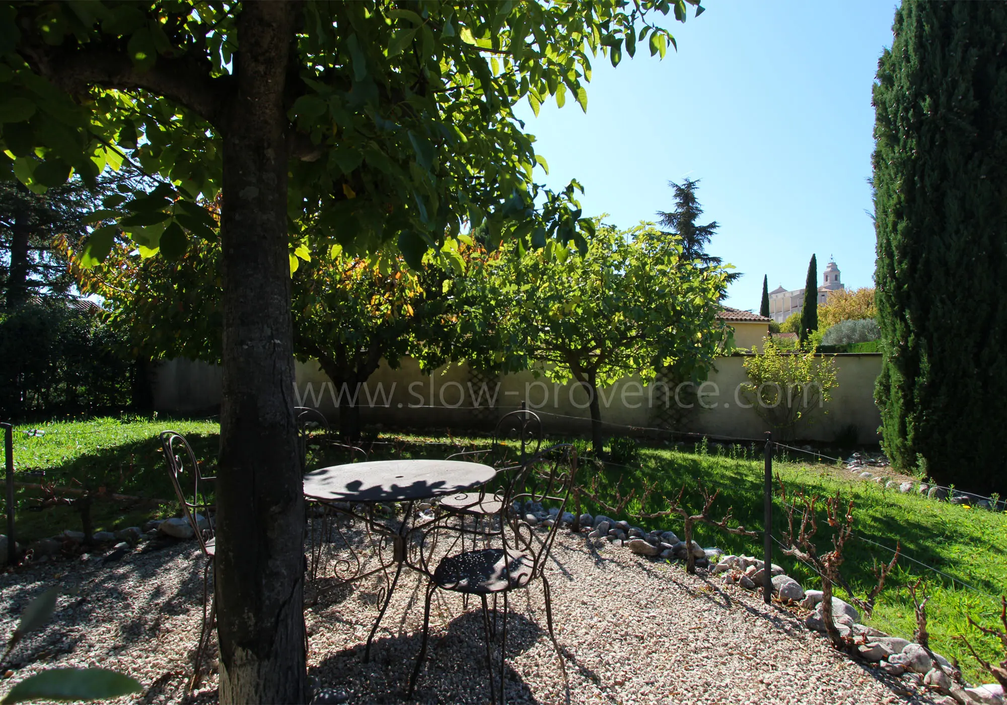 Small dining area in the garden, always with a view!