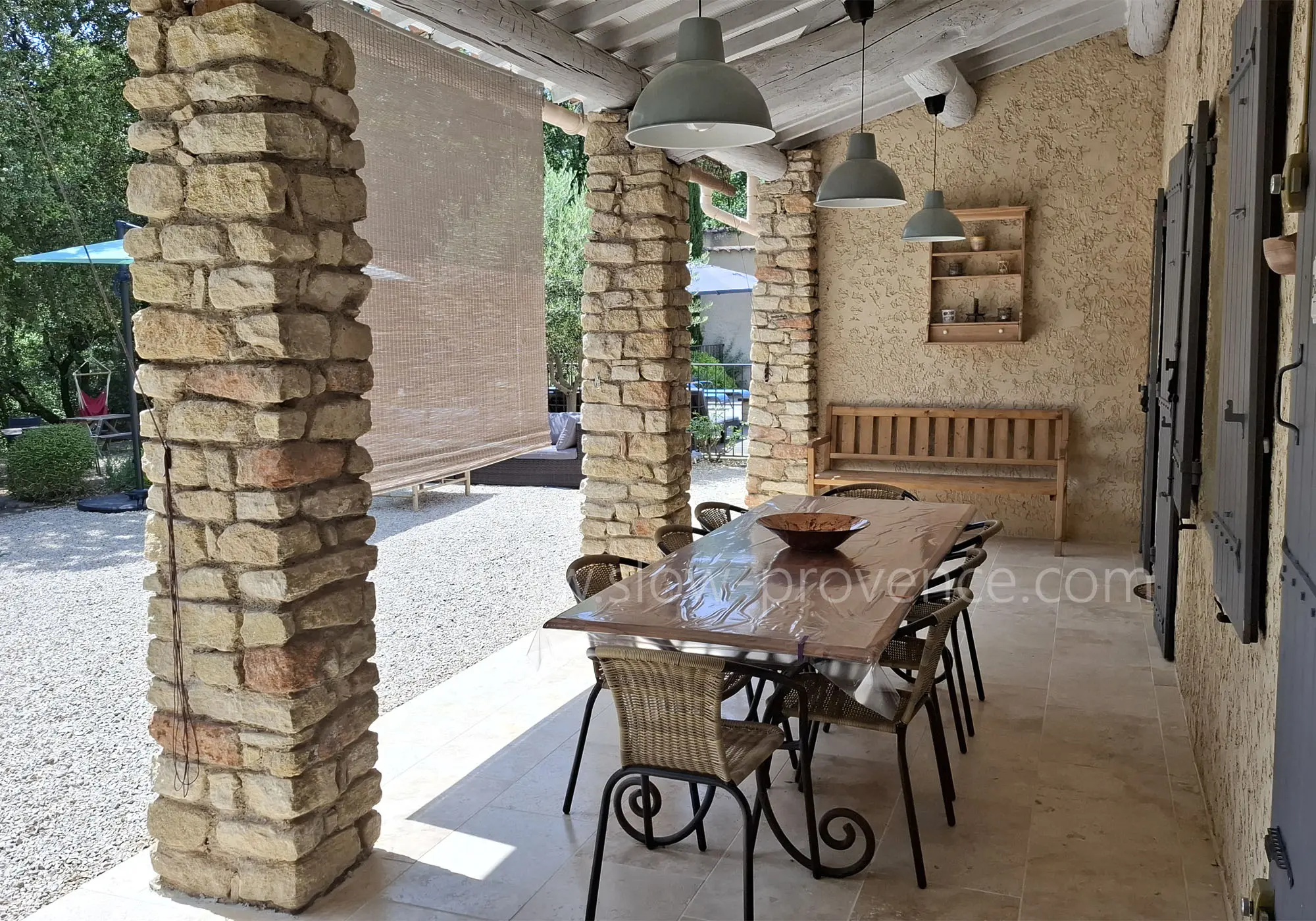 Grande terrasse ombragée