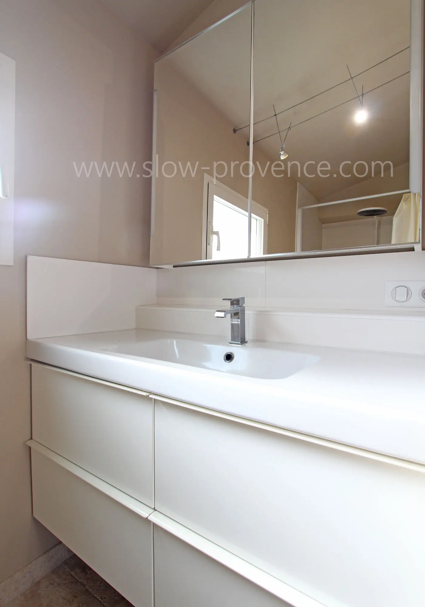 Salle de douche privative - chambre 1