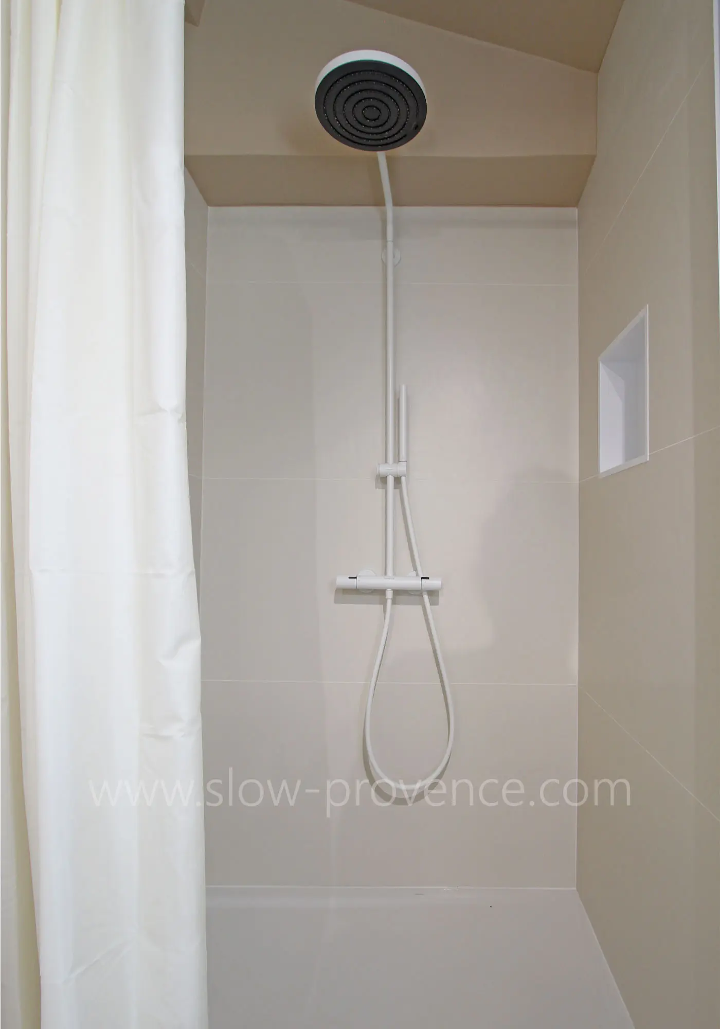 Salle de douche privative - chambre 1