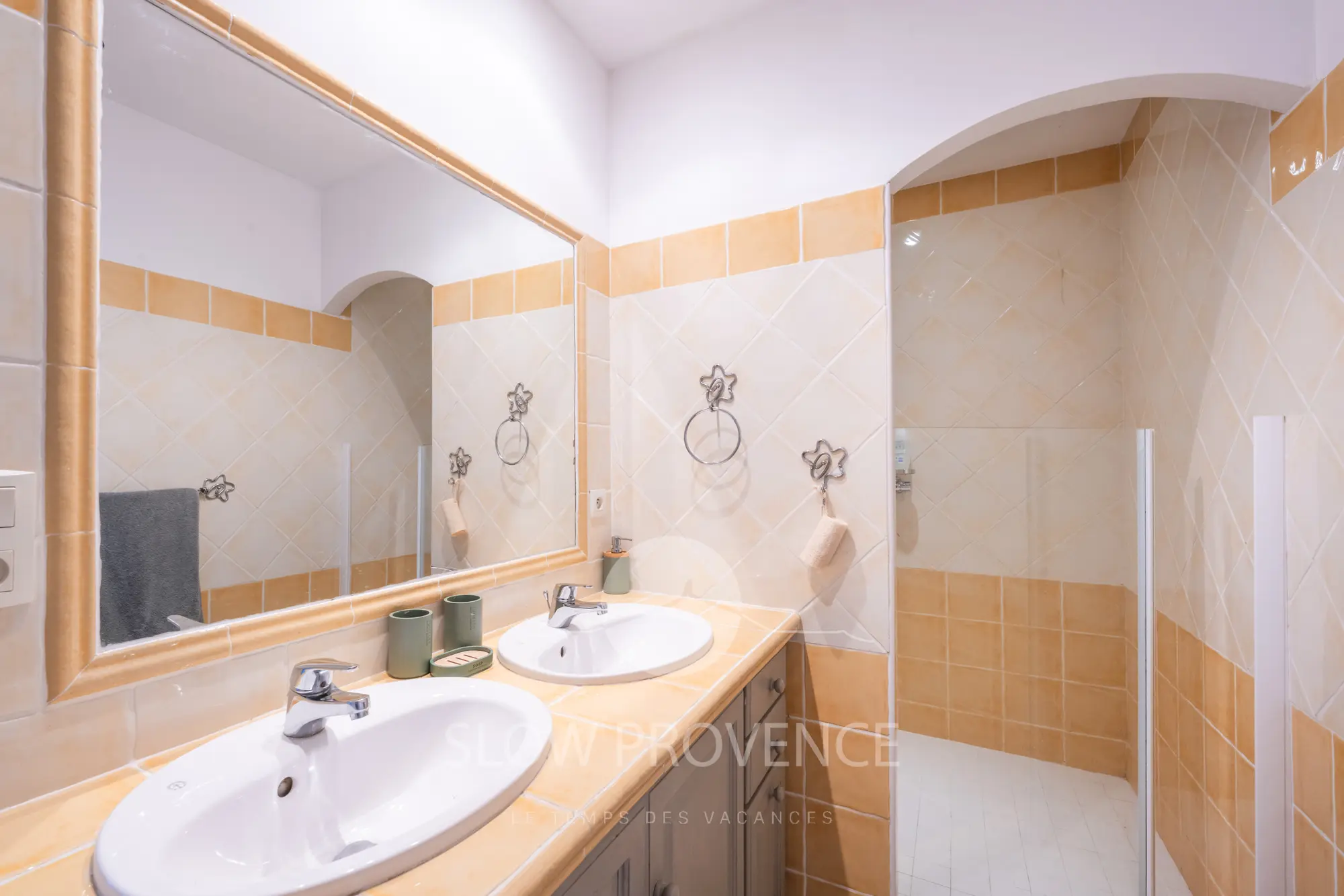 Shared shower room on the same floor