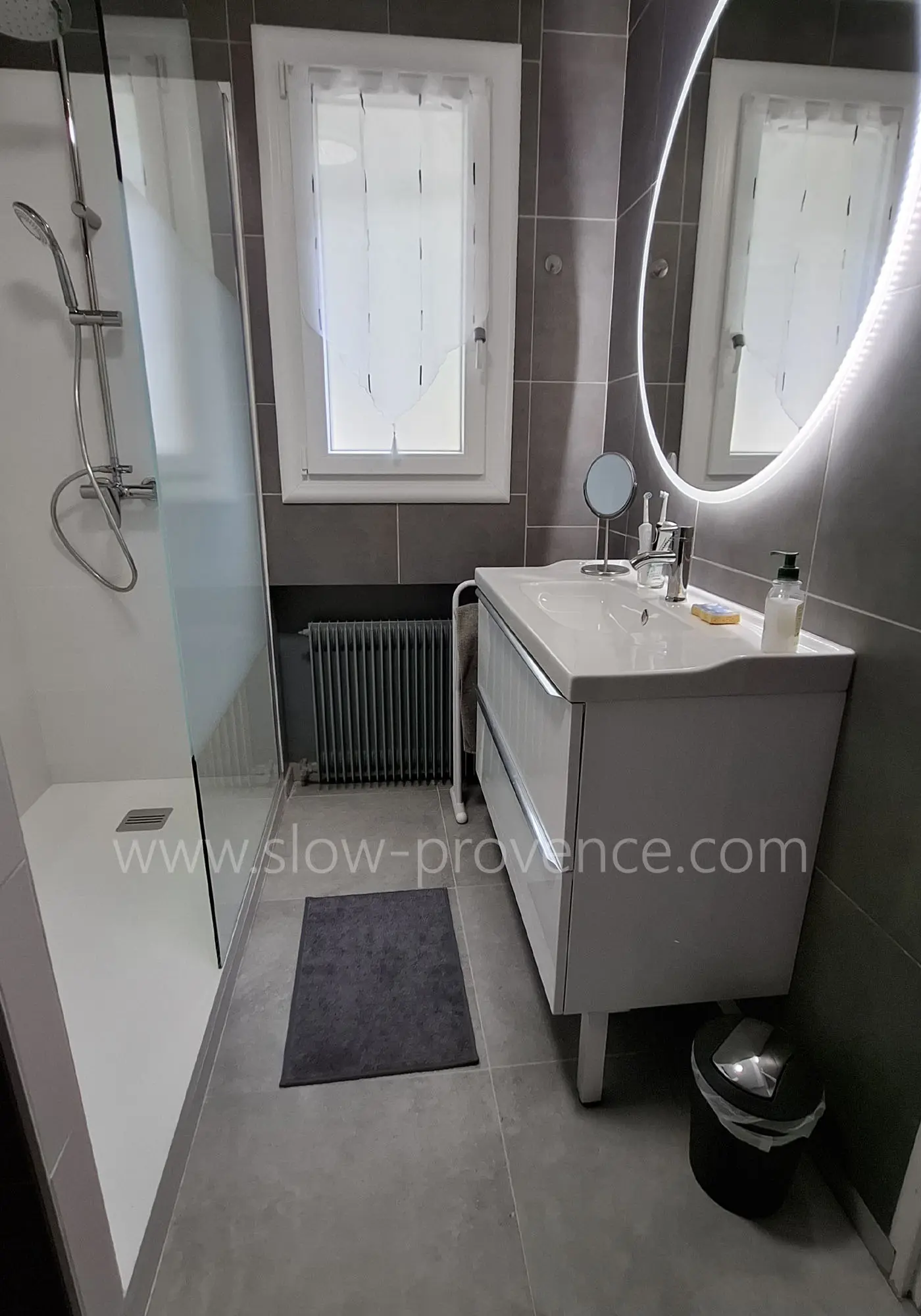 Salle de douche partagée