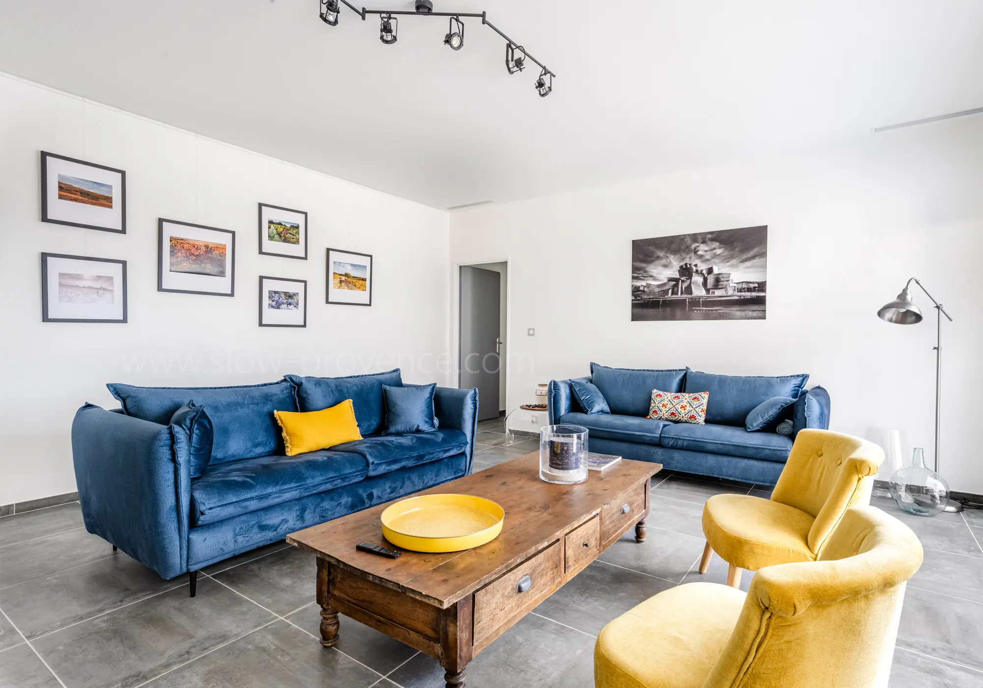 Living room opening onto the pool