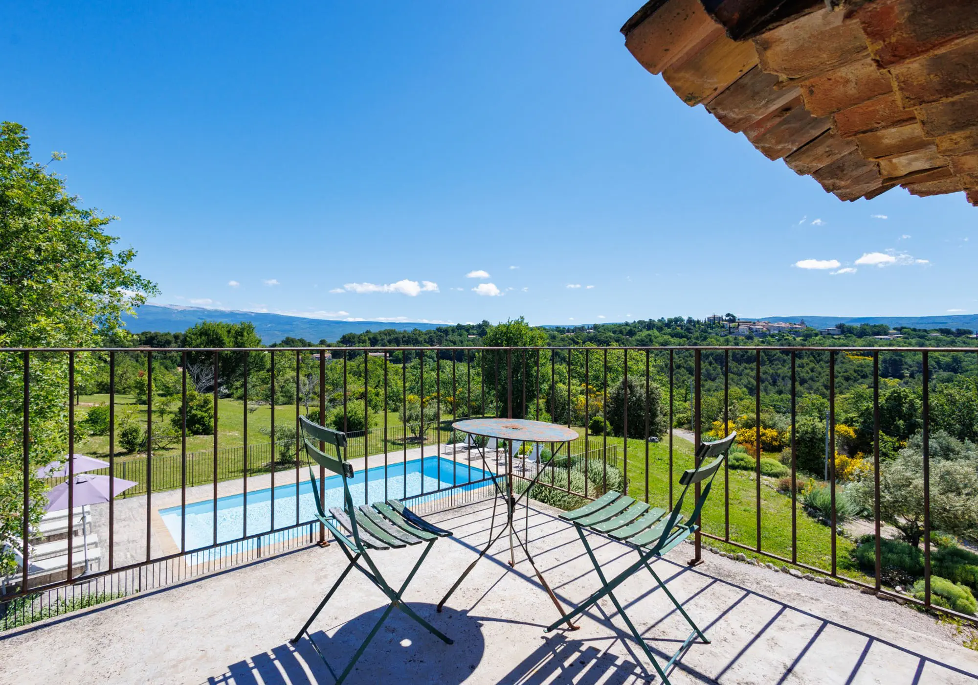 Unobstructed view of Mont Ventoux and the village of Blauvac