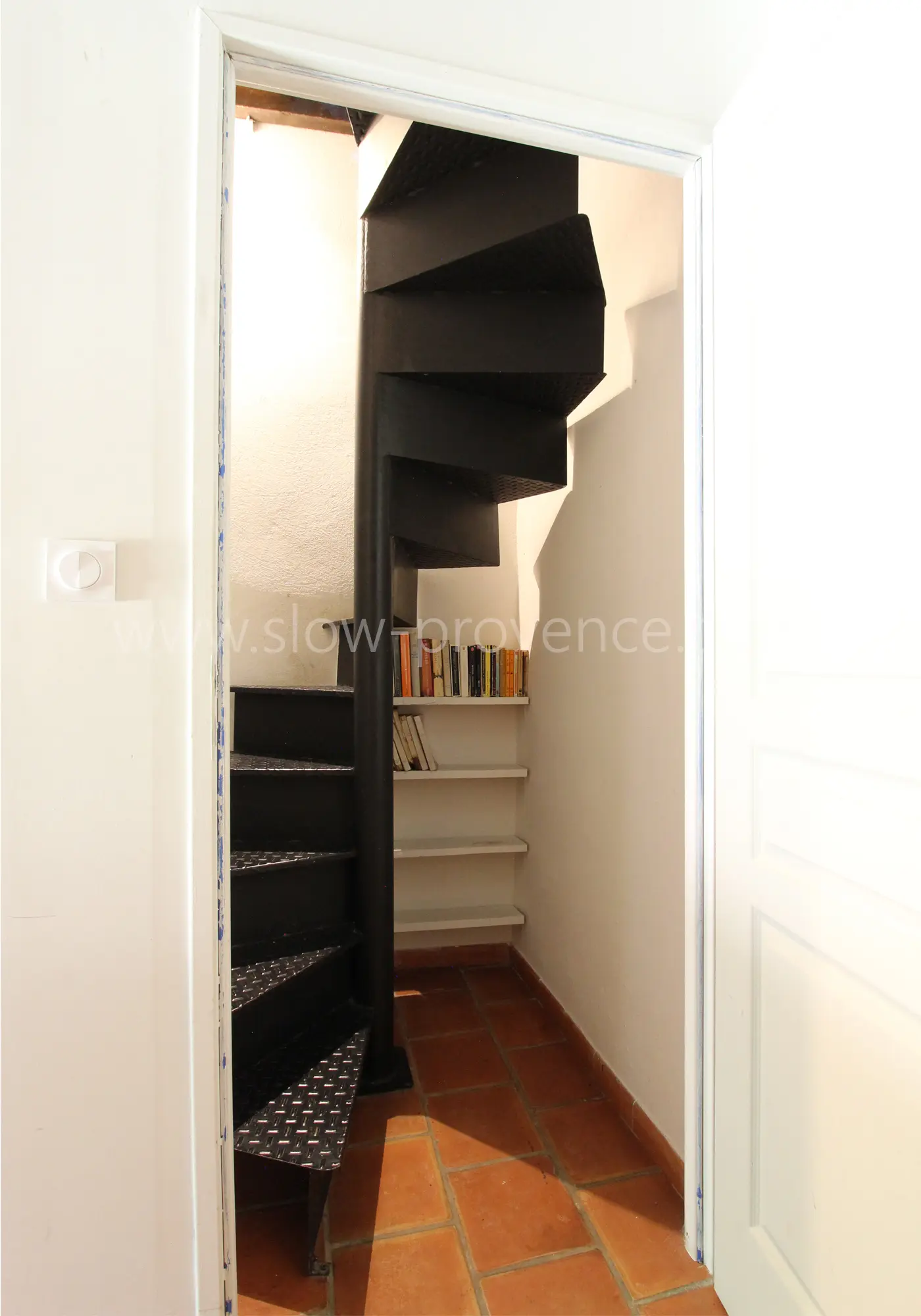 Schmale Treppe, die zum Taubenschlag führt