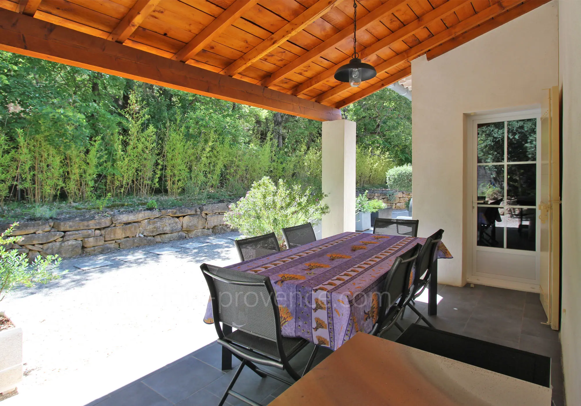 Schattige Terrasse für Ihre Familienessen
