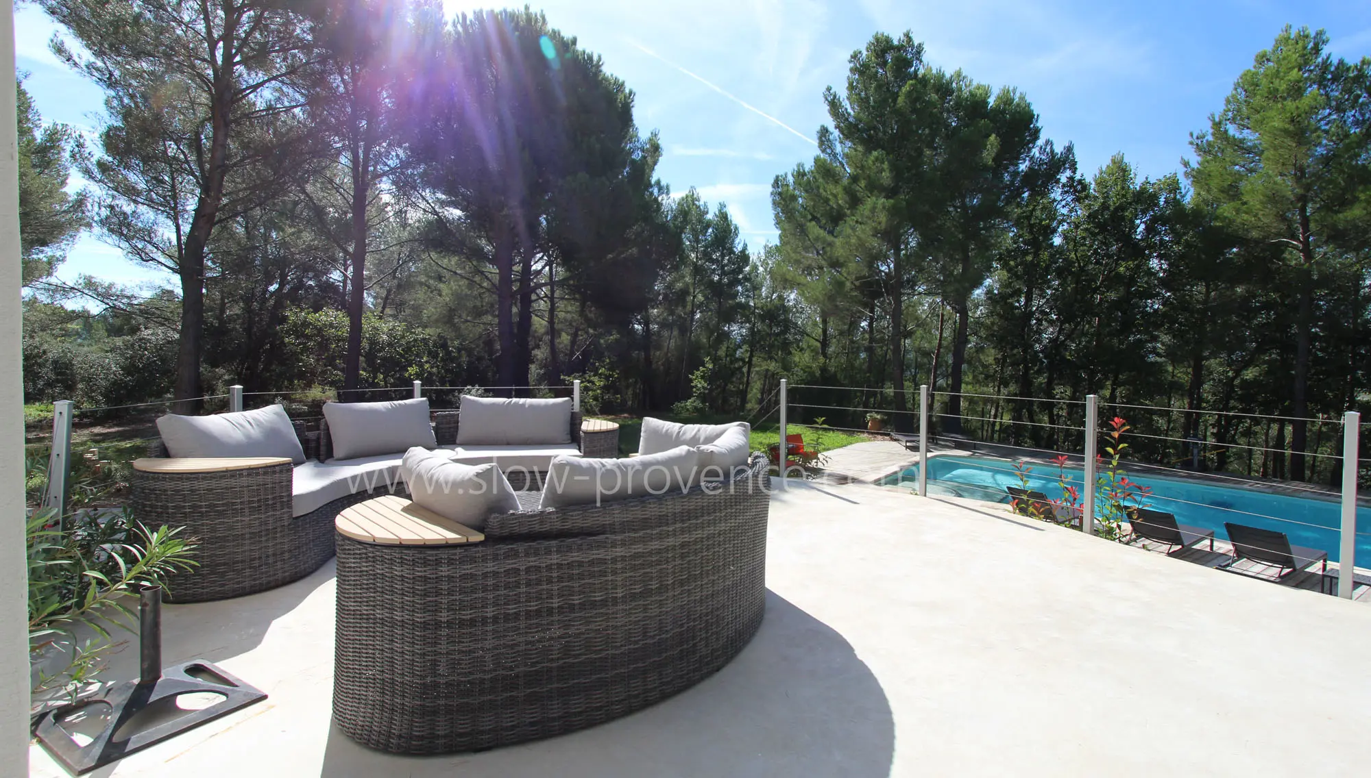 Freundliche Gartenmöbel