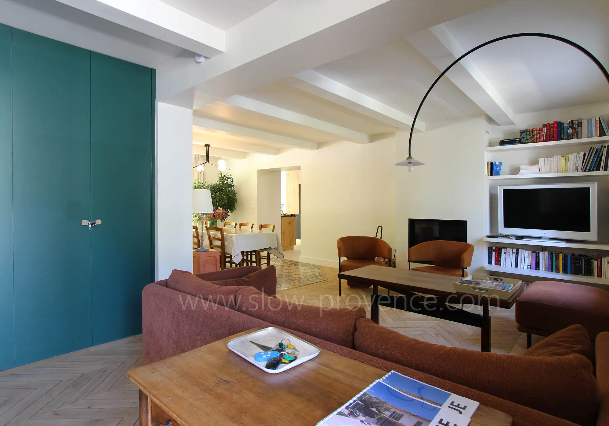 Entrance through the living room