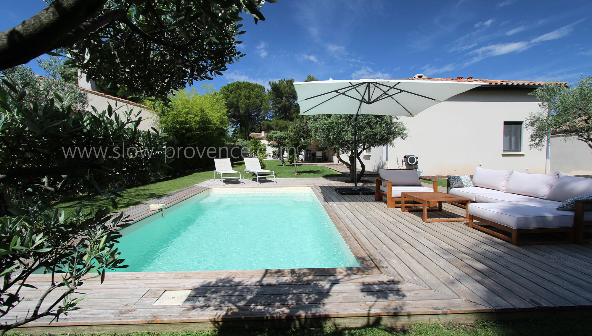 Villa with private heated swimming pool